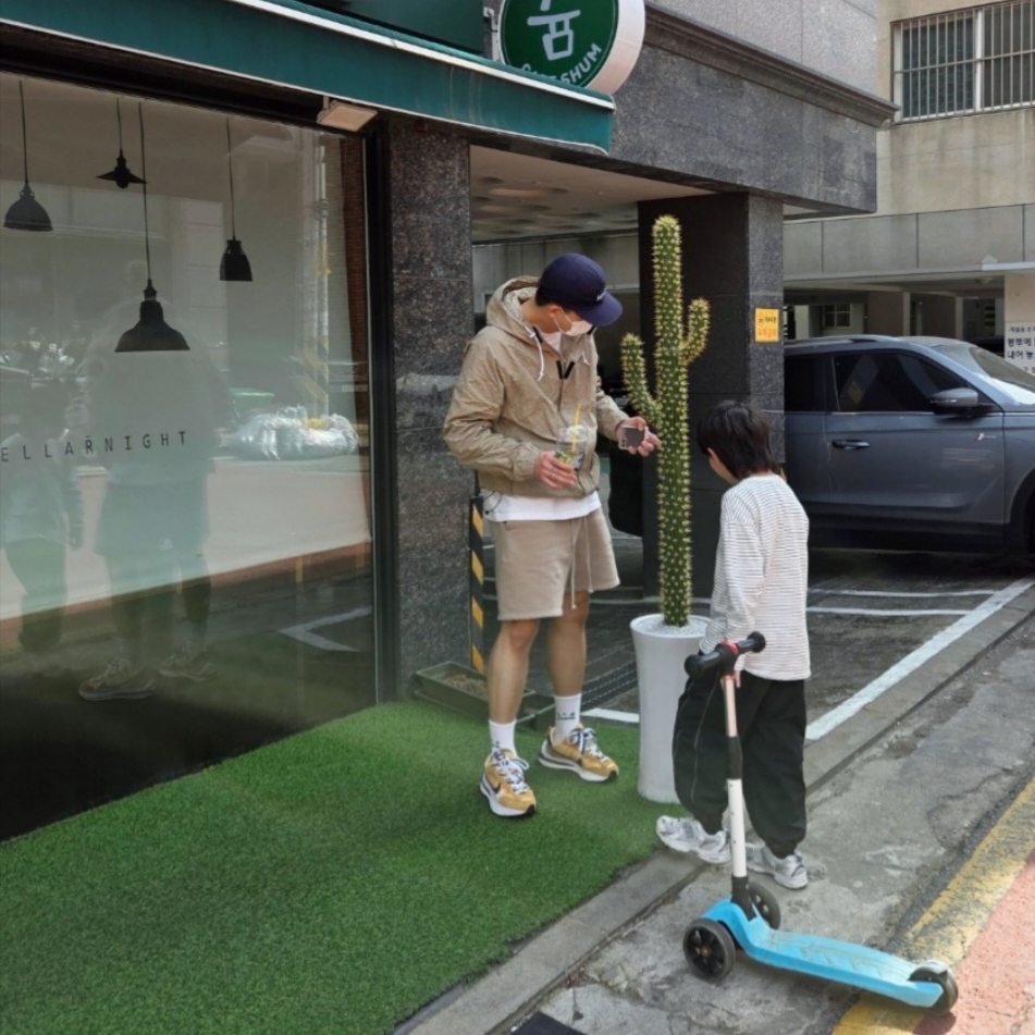 Nike Club Bowline Jacket Midnight Navy White - Asia, Essentials Sweatshorts Taupe - 21SS 착용 스타일 - 2
