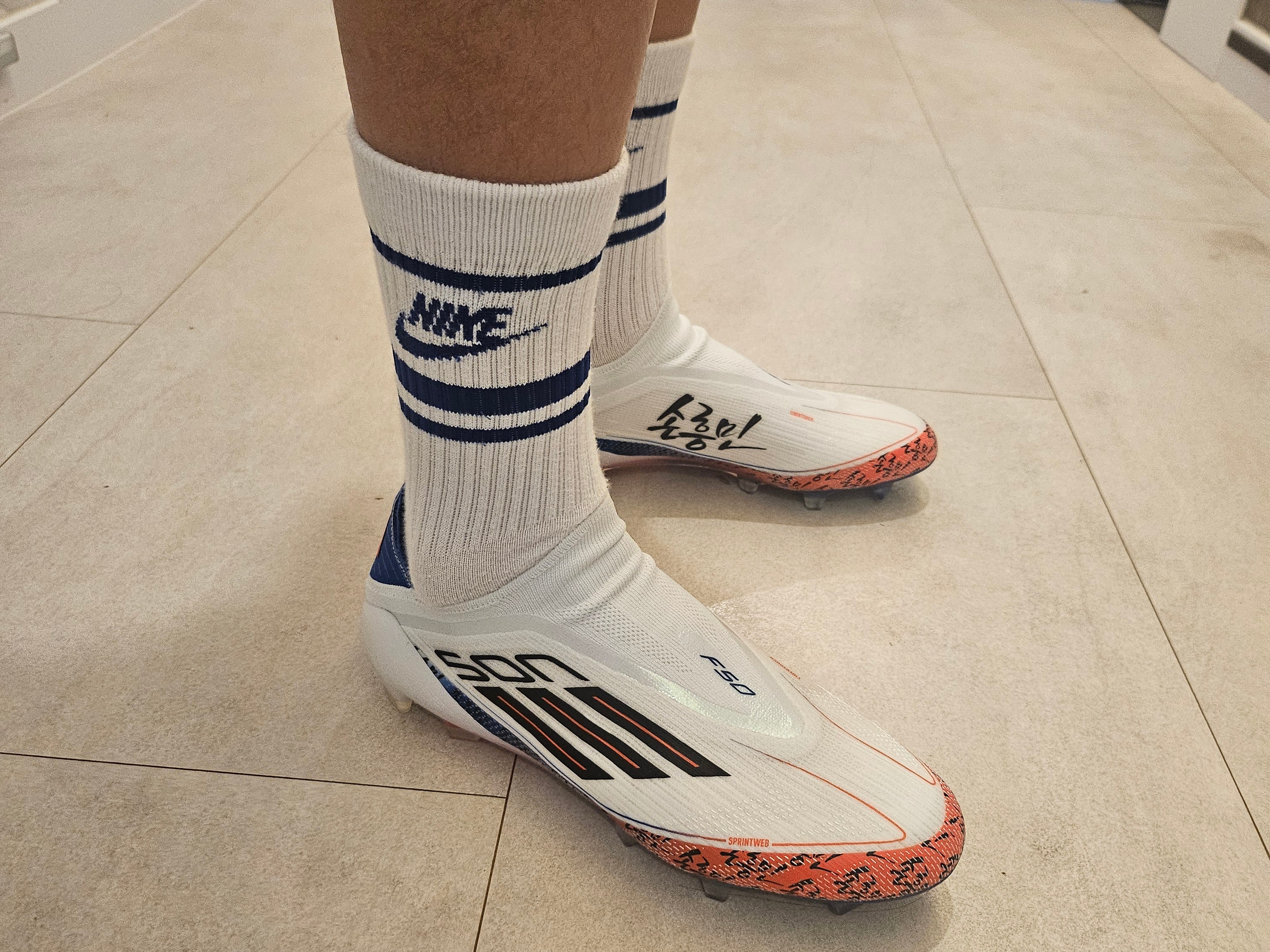 Adidas F50 Elite Son Taegeuk7 Laceless FG Cloud White Core Black 착용 스타일