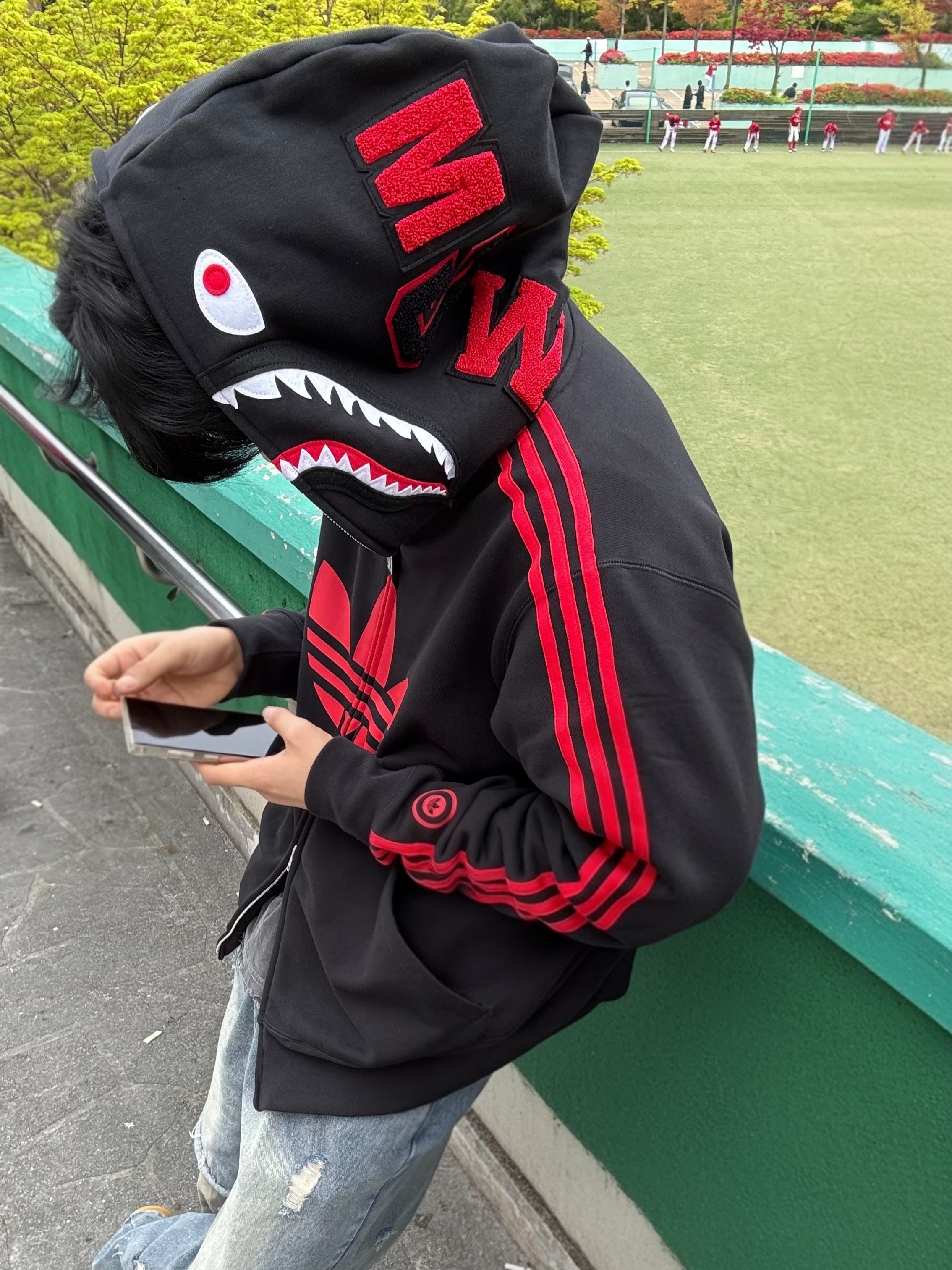 Adidas x BAPE Ultimate Shark Hoodie Black - US Sizing, Nike Air Force 1 '07 WB Flax 착용 스타일 - 3