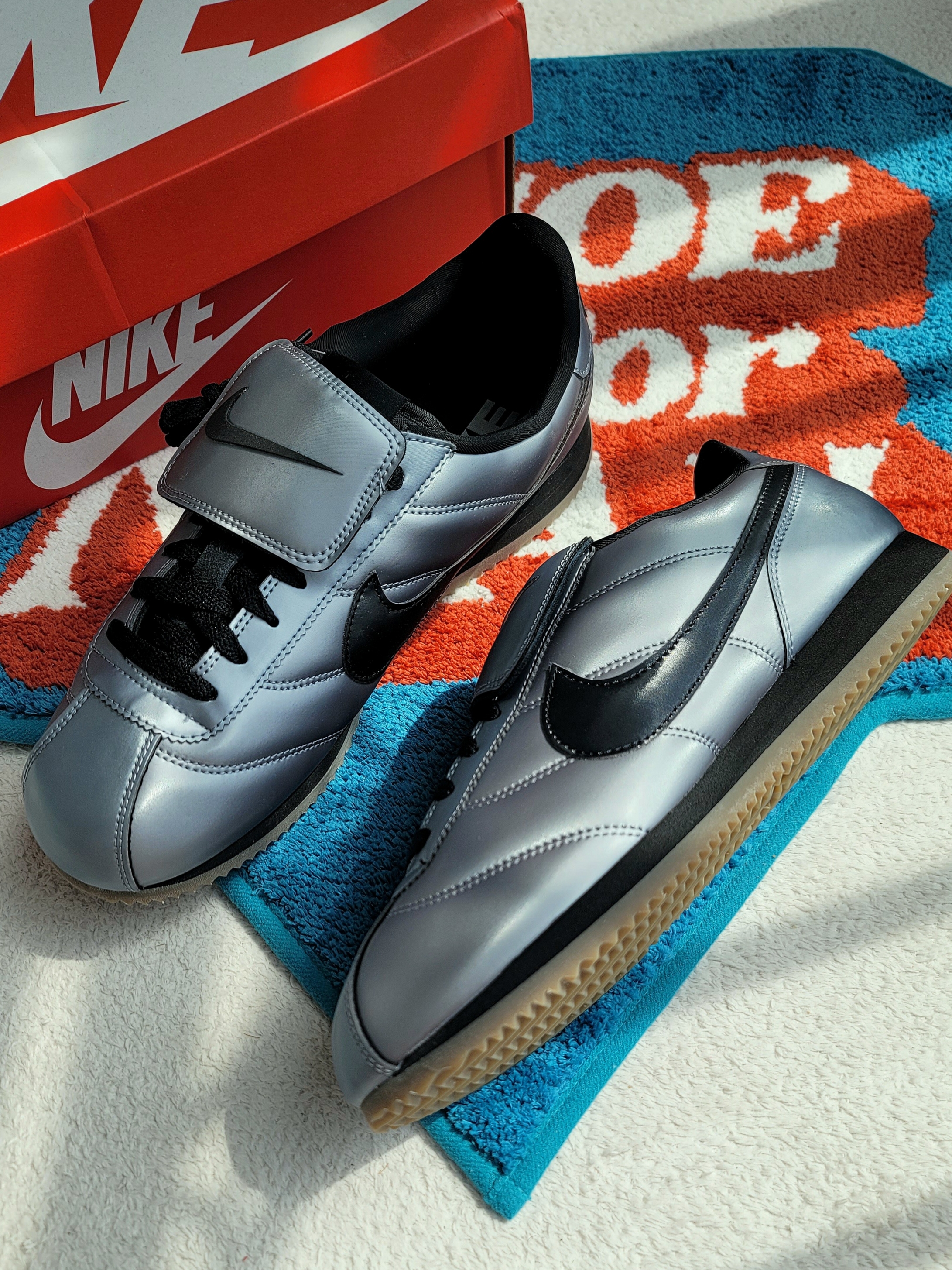 Nike Cortez Leather SE Metallic Cool Grey Black 착용 스타일 - 1