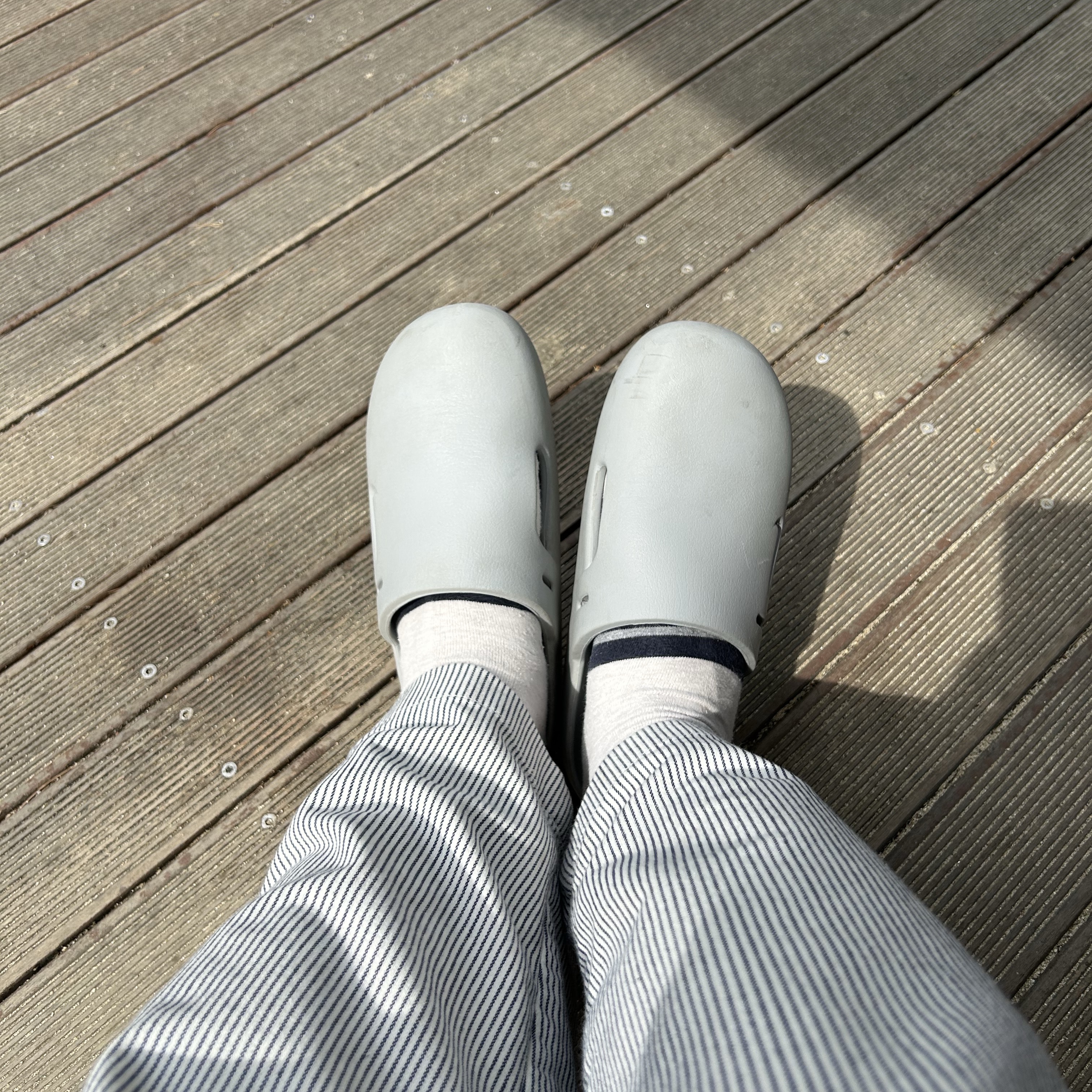 Nike Calm Mule Light Smoke Grey 착용 스타일
