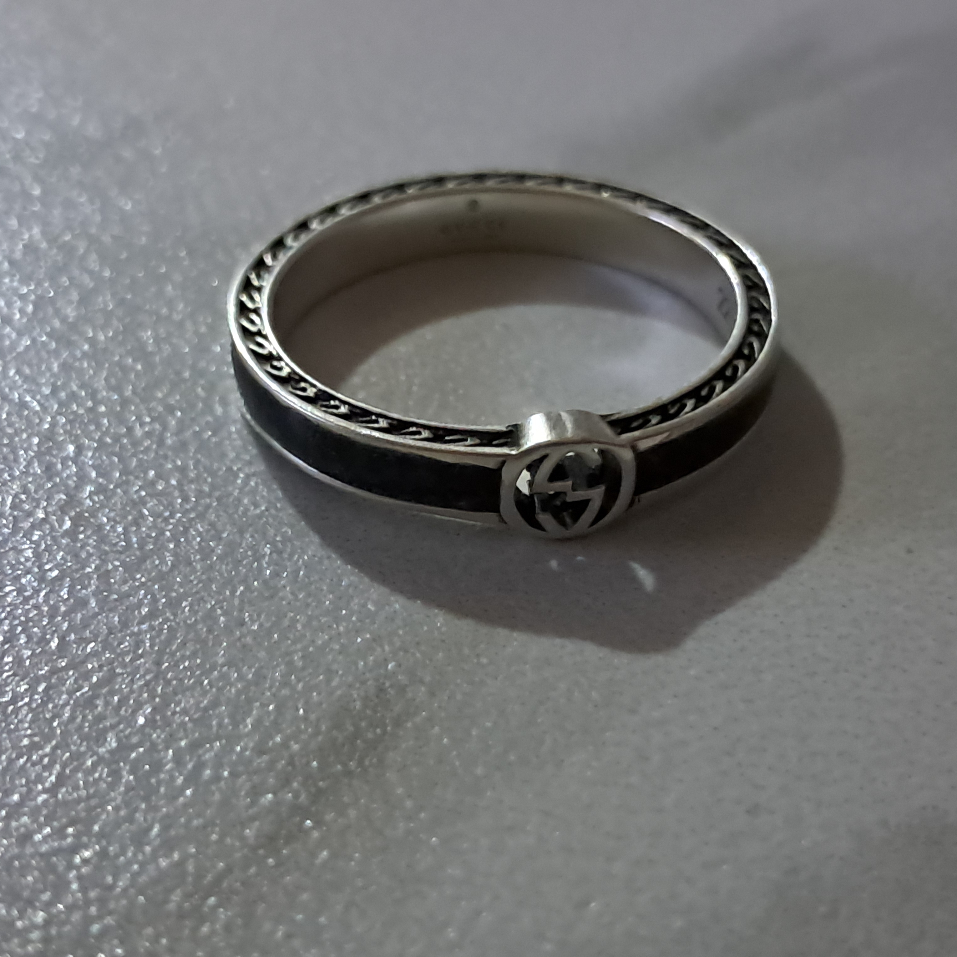 Gucci Interlocking G Ring Black Silver, Gucci Logo Ring With Enamel Silver 착용 스타일