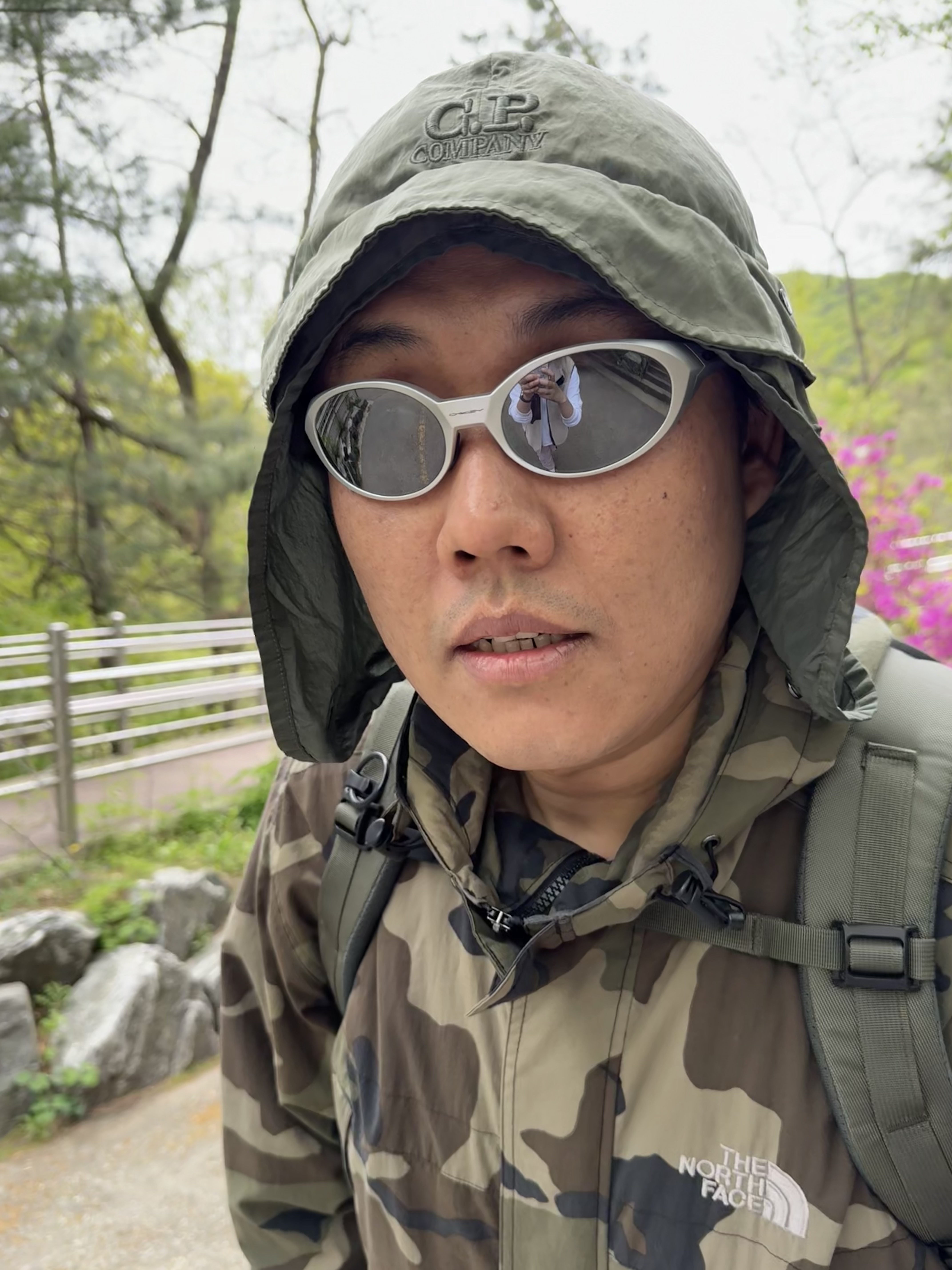 New Balance 410v5 Trail Beige - 2E Wide, Oakley Eye Jacket Redux Silver Frame Prizm Black Polarized Lenses High Bridge Fit 착용 스타일 - 3