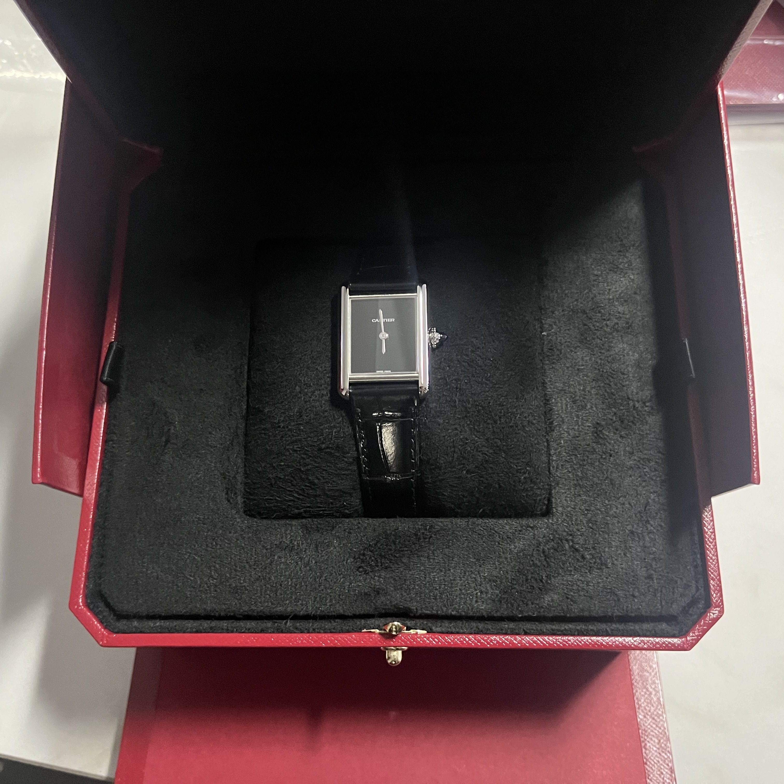 Cartier Tank Must Watch Small Quartz Steel Alligator Skin Black 착용 스타일 - 2