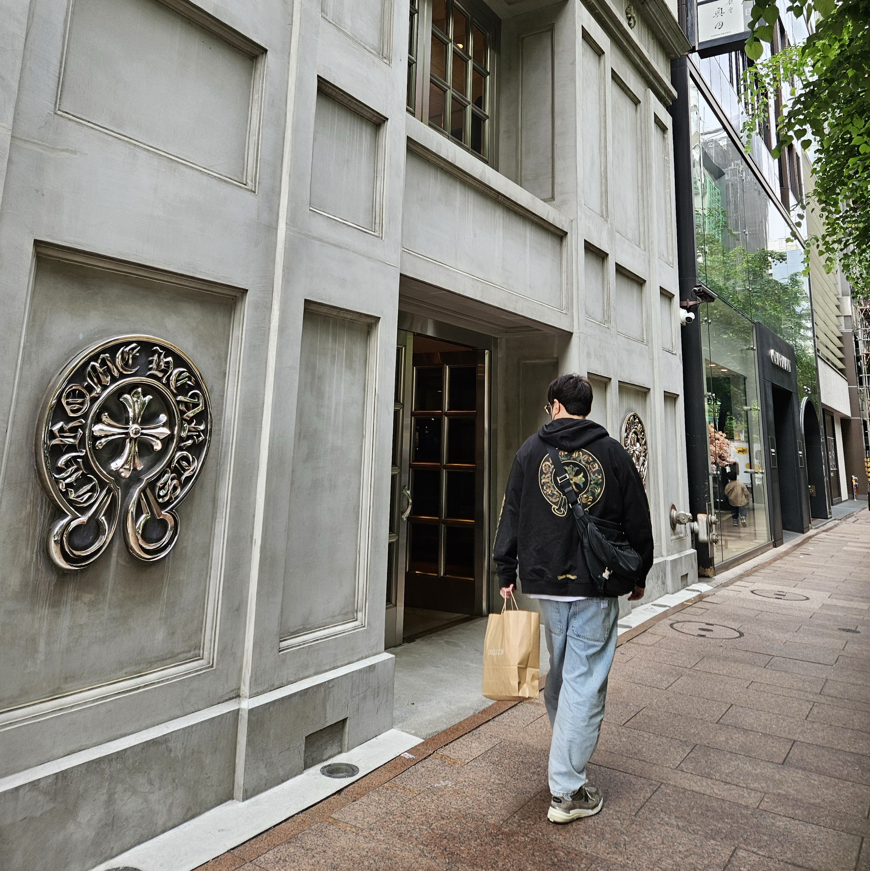 Chrome Hearts Camo Horseshoe Hoodie Black, Prada Re-Nylon and Saffiano Leather Shoulder Bag Black 착용 스타일 - 5