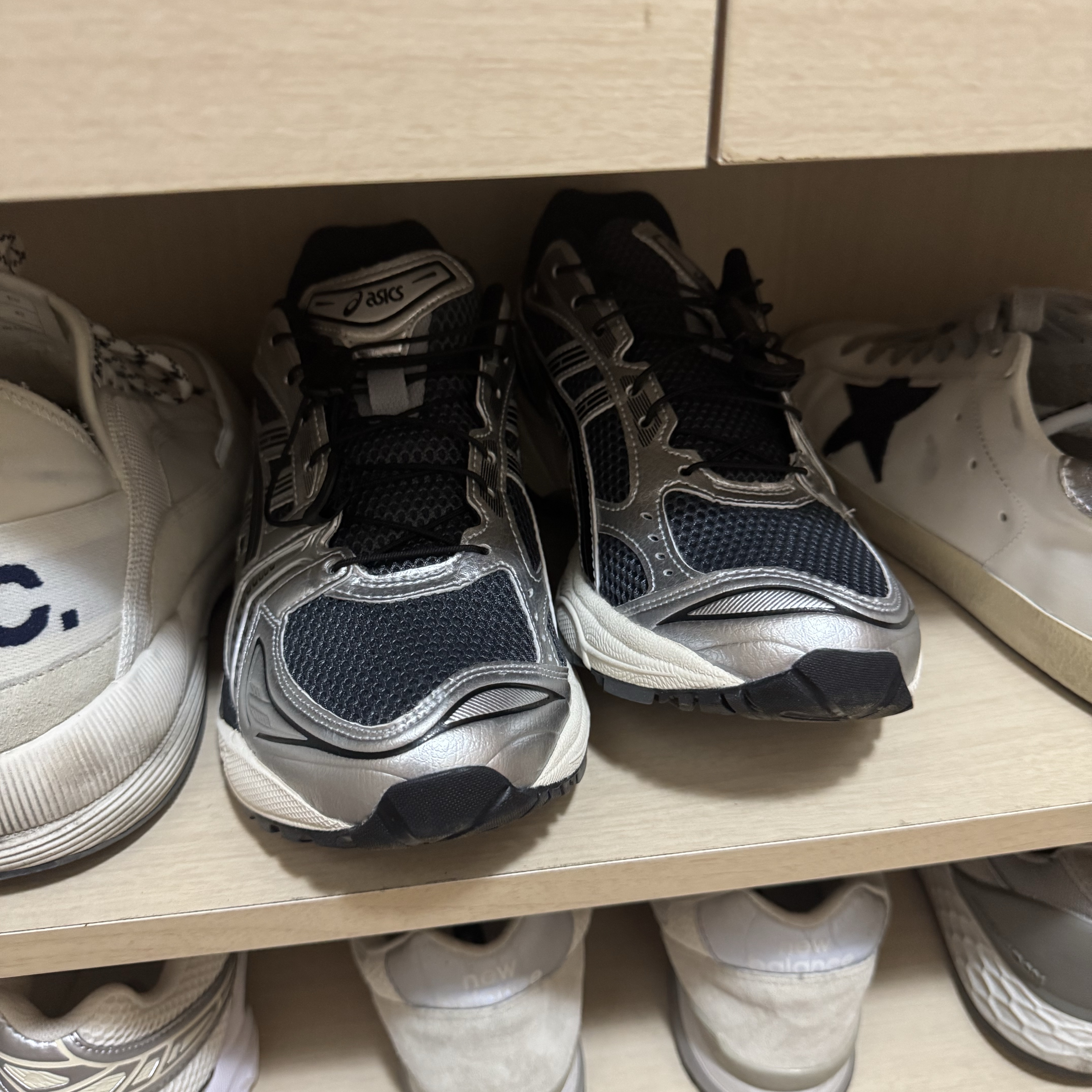 Asics Unlimited Gel-Kayano 14 Carrier Grey Black 착용 스타일