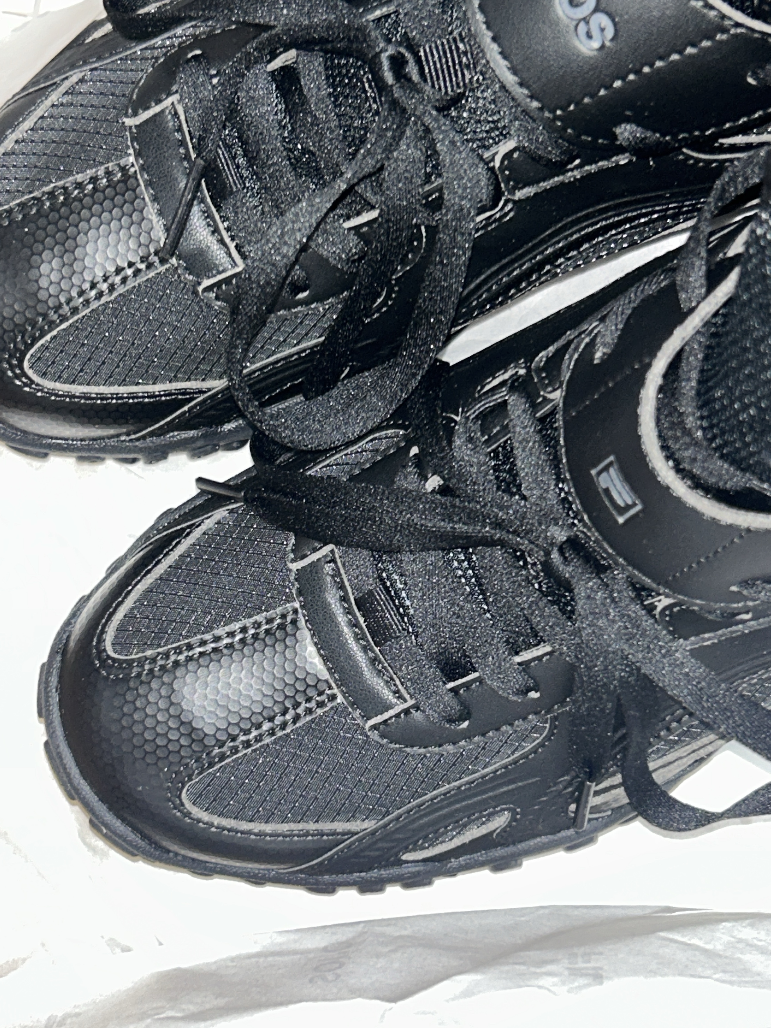 Fila x Ojos Echappe Mid Black 착용 스타일