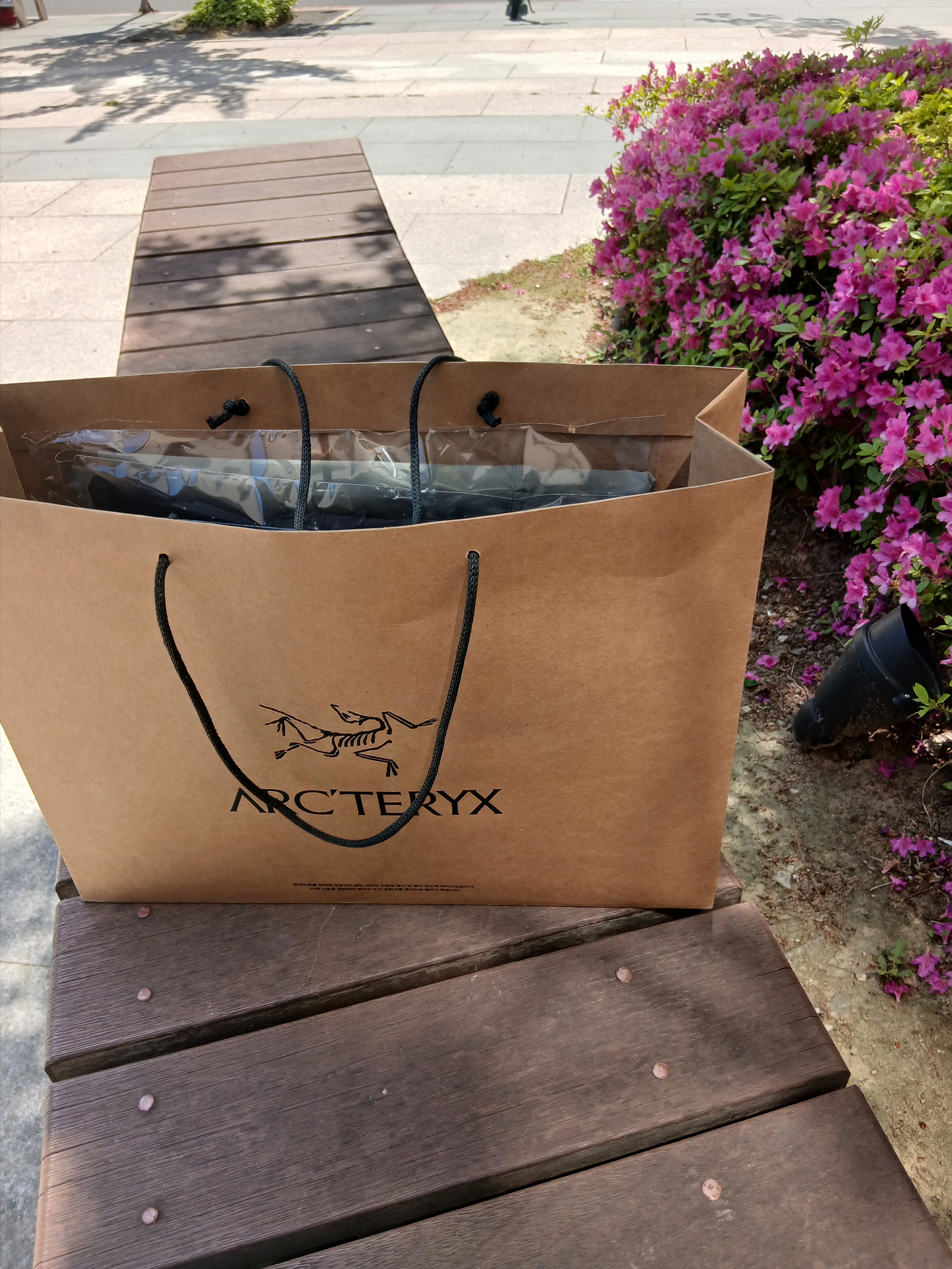 Arc'teryx Heliad 6 Crossbody Bag Black, Arc'teryx Keyring Metal 착용 스타일 - 2