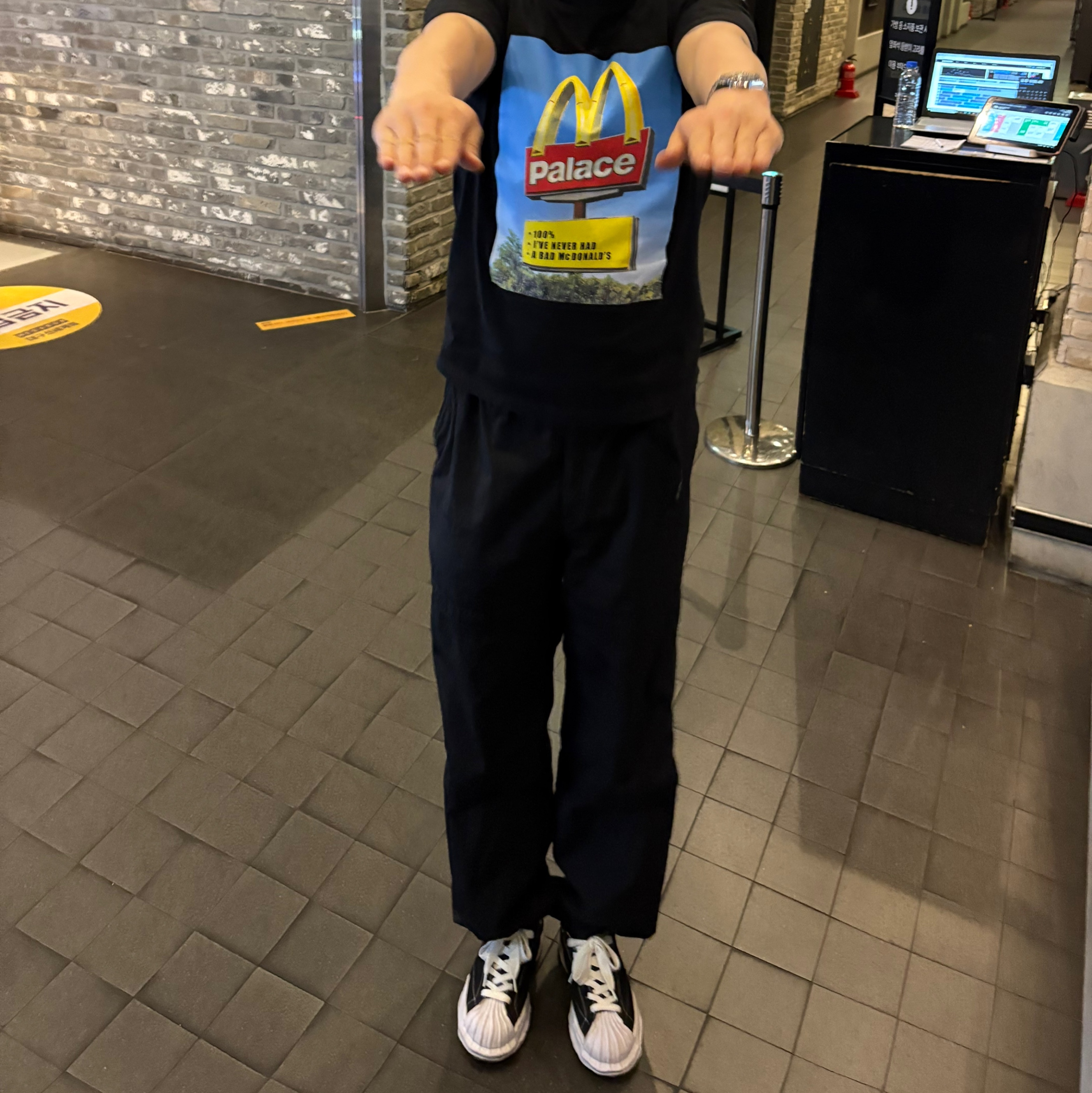 Palace x McDonald's Sign T-Shirt Black - 23FW, Maison Mihara Yasuhiro x Odyssey Blakey OG Sole Canvas Low-top Sneakers Chater V Edition Green 착용 스타일
