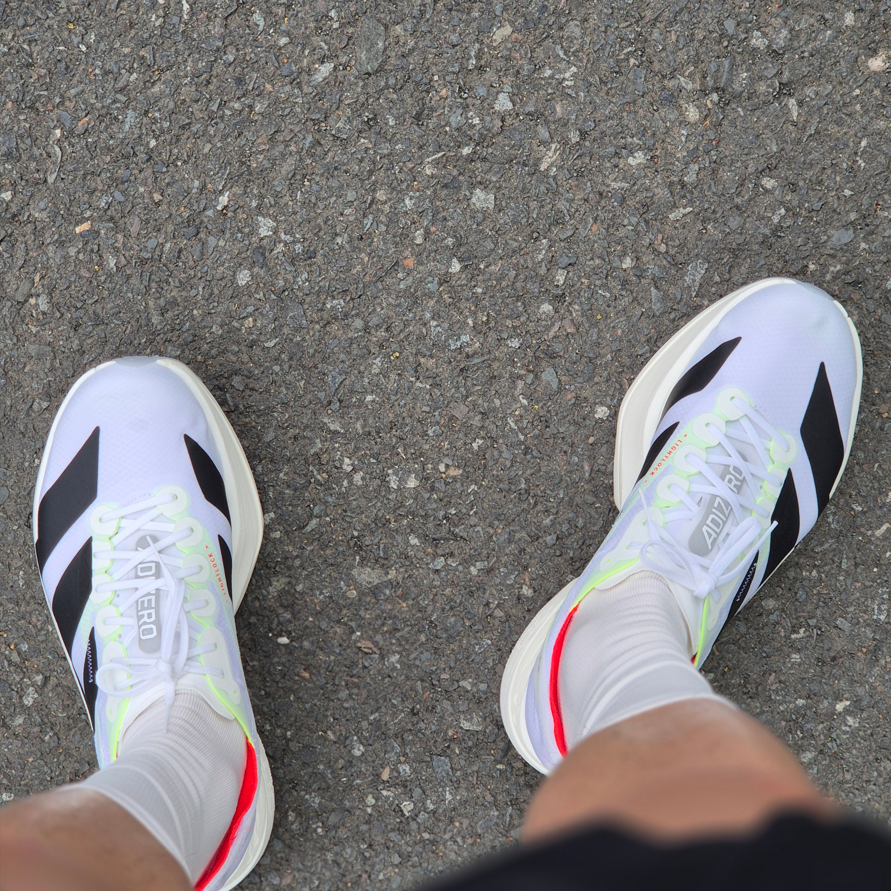 Adidas Adizero Adios Pro 4 Cloud White Core Black 착용 스타일