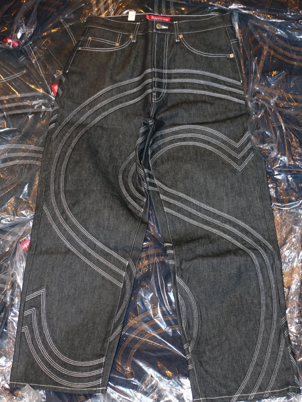 Supreme S Logo Rigid Baggy Jean Rigid Black - 25SS, Supreme S Logo Rigid Baggy Jean Rigid Indigo - 25SS 착용 스타일 - 2