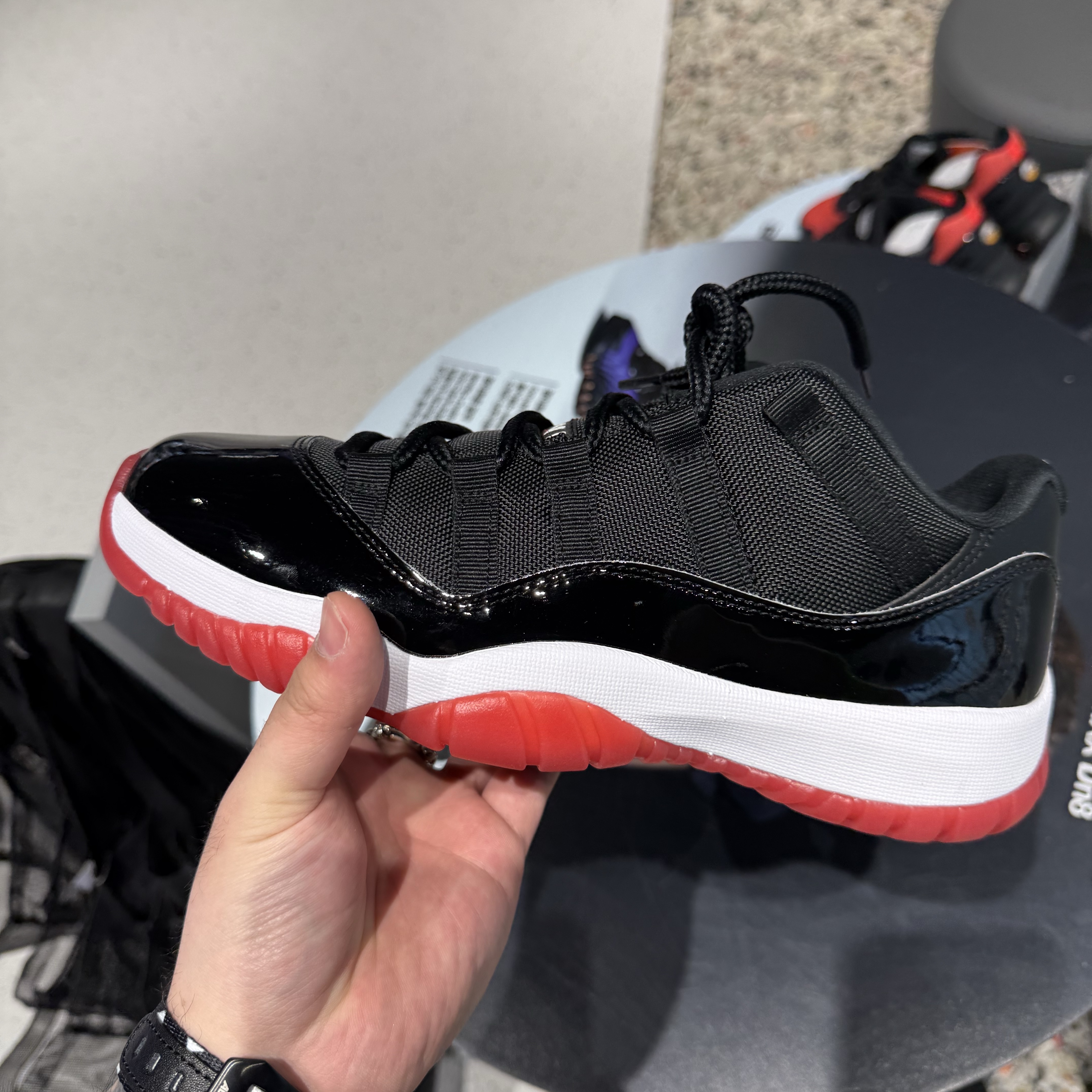 Jordan 11 Retro Low Bred 2025 착용 스타일 - 1