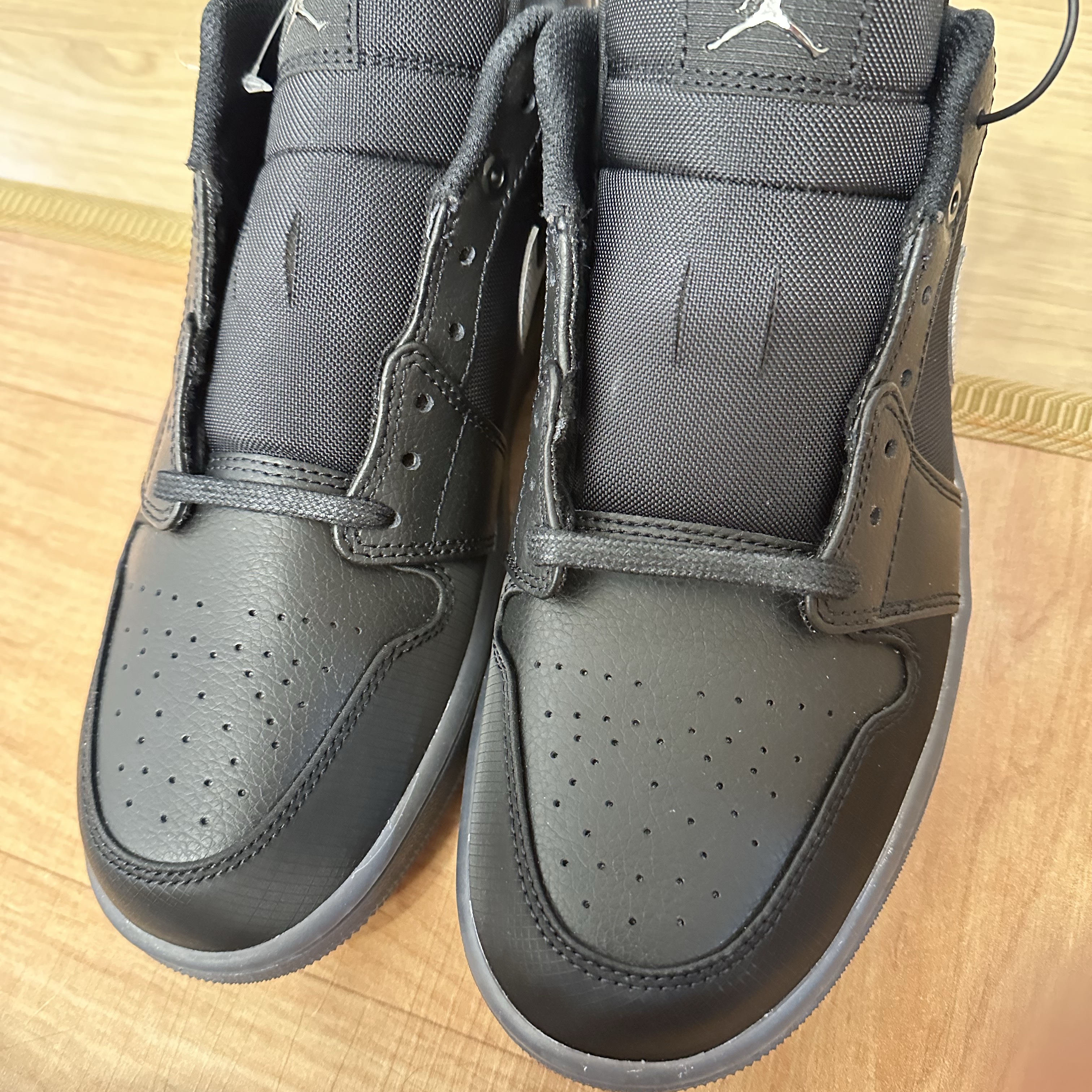 Jordan 1 Low SE Black White 착용 스타일 - 2