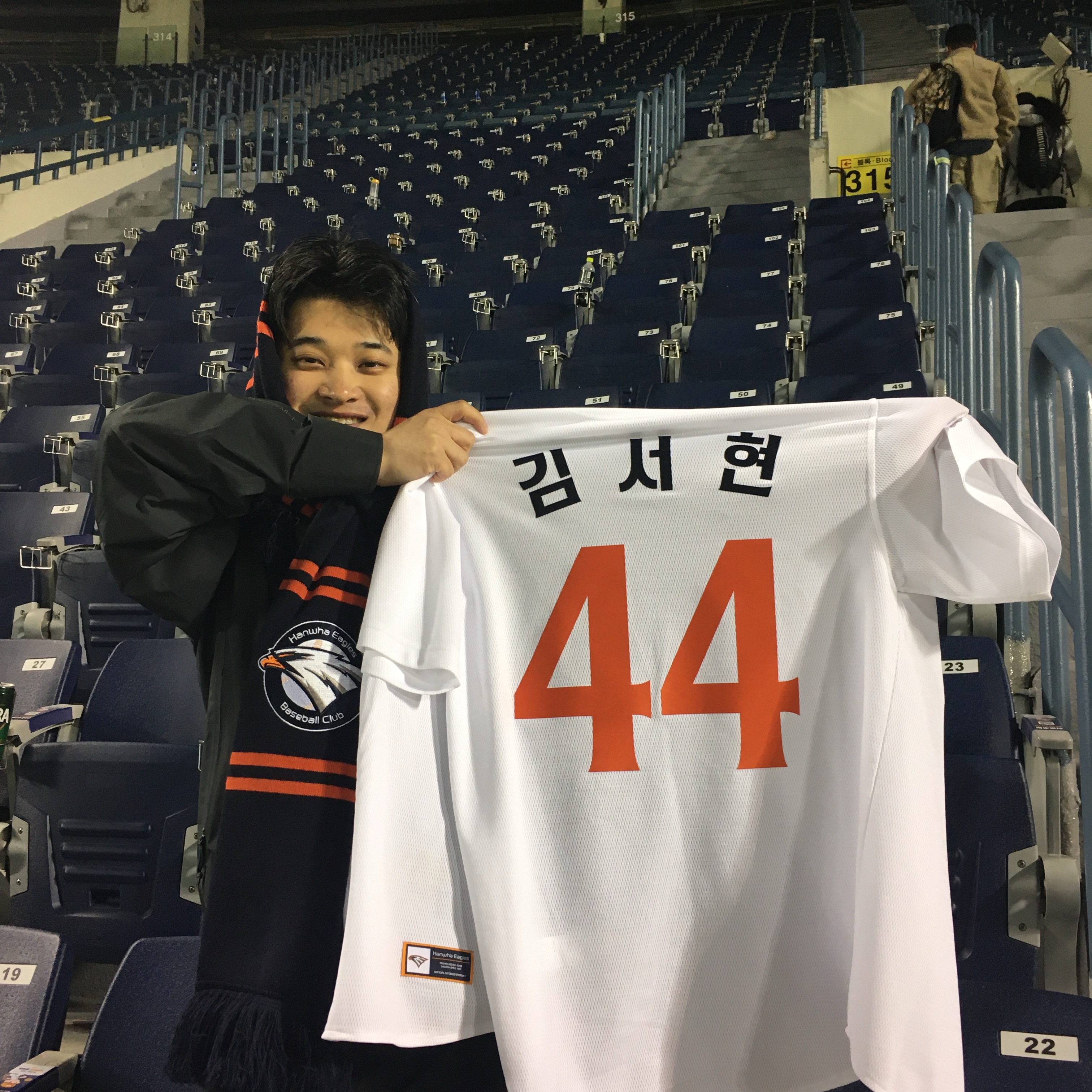 Hanwha Eagles 2025 Replica Uniform White (Non Marking Ver.) 착용 스타일