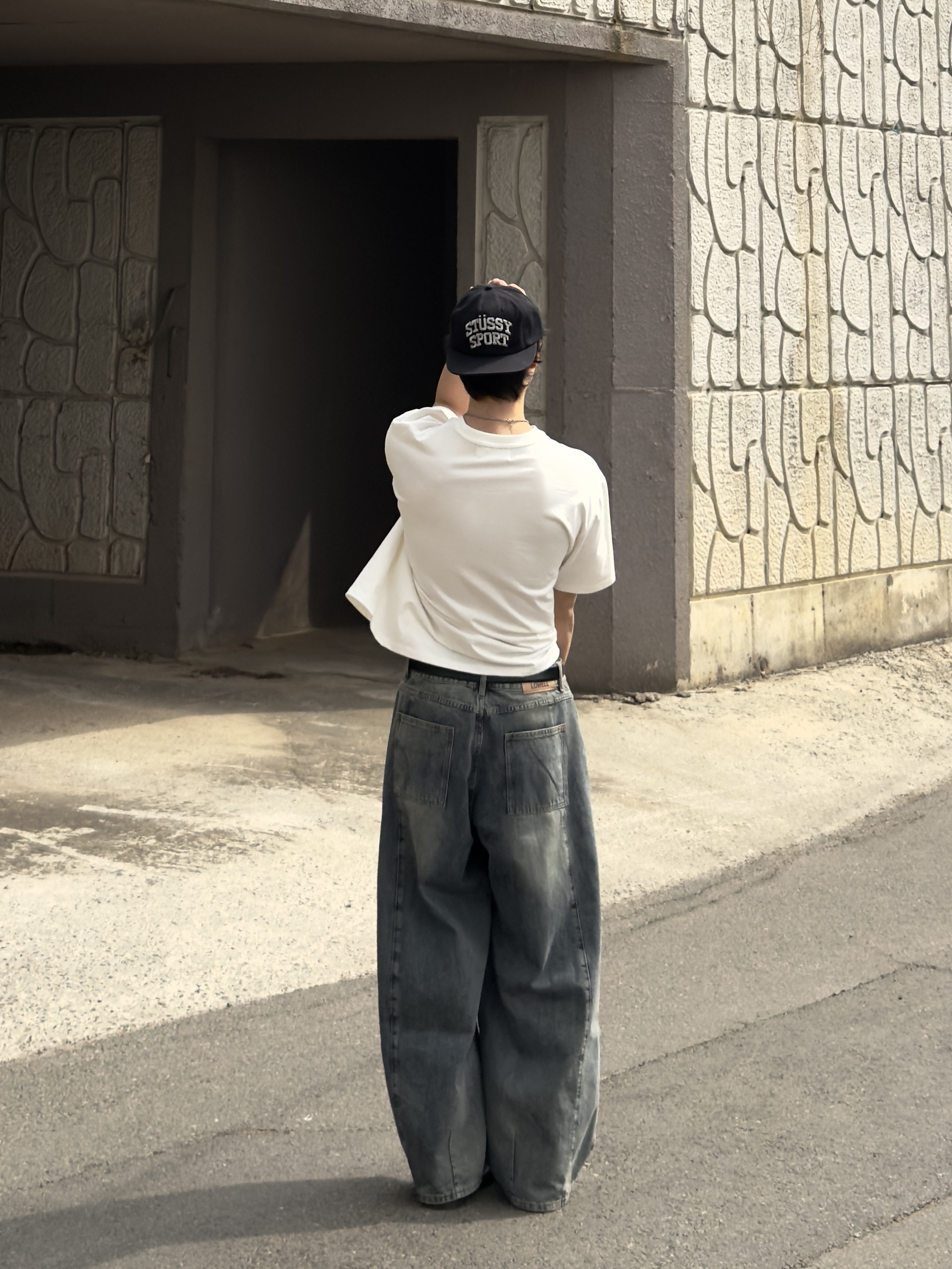 Stussy Mid-Depth Sport Snapback Black Matallic, Dr. Martens 1461 Smooth Black 착용 스타일 - 3