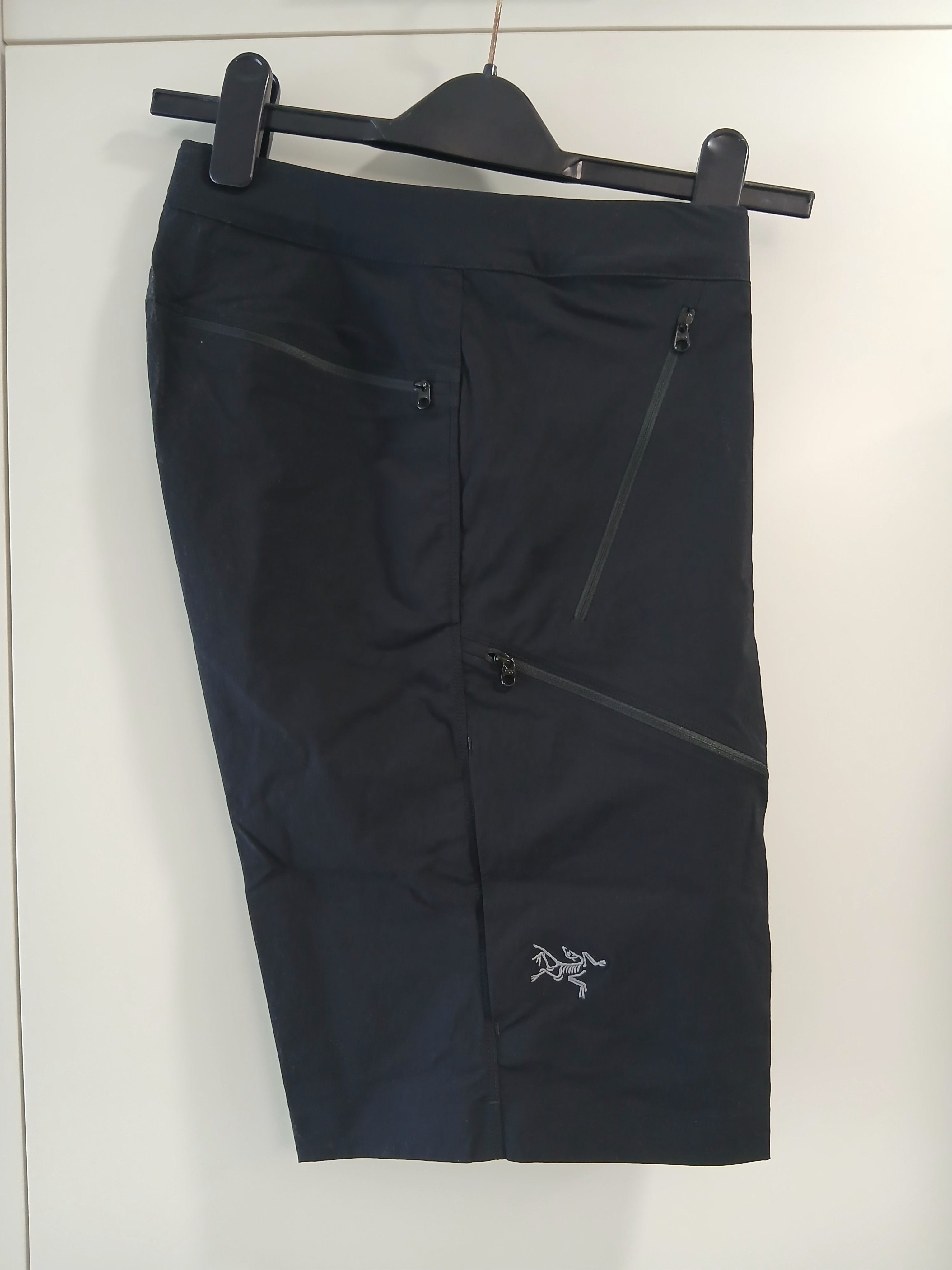 Arc'teryx Gamma Quick Dry Shorts 11 Inch Black 착용 스타일 - 2