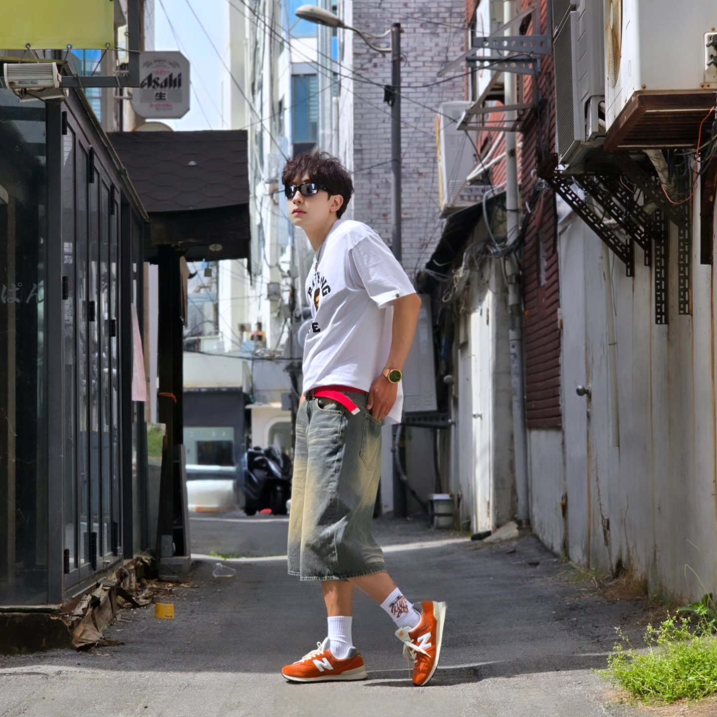 True Religion Hustle Webbing Belt Red, BAPE Ninja College T-Shirt White 착용 스타일 - 1