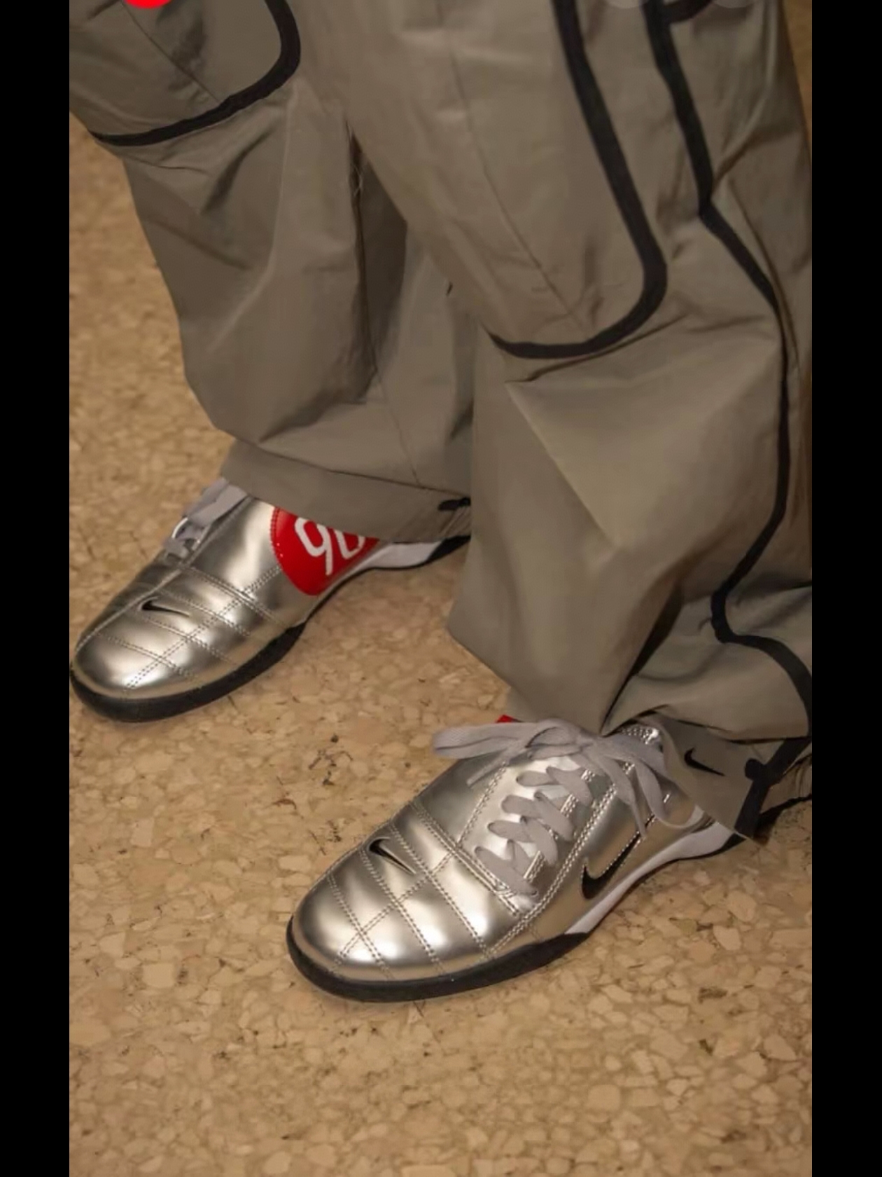 Nike Total 90 III SP Metallic Silver and Black 착용 스타일