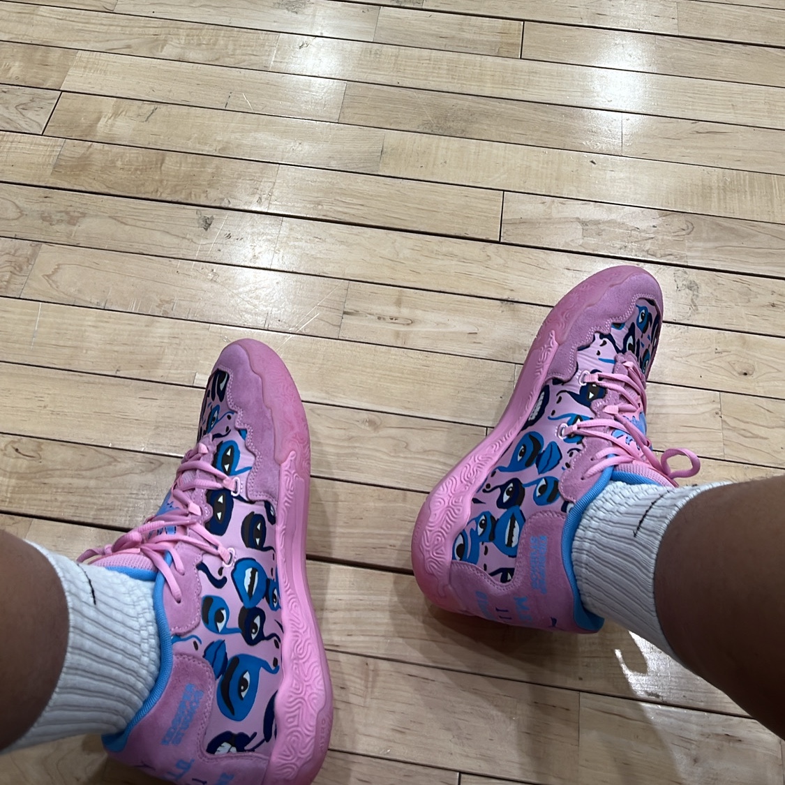 Puma x KidSuper Studios MB.03 Lamelo Ball Pink Lilac Team Light Blue 착용 스타일