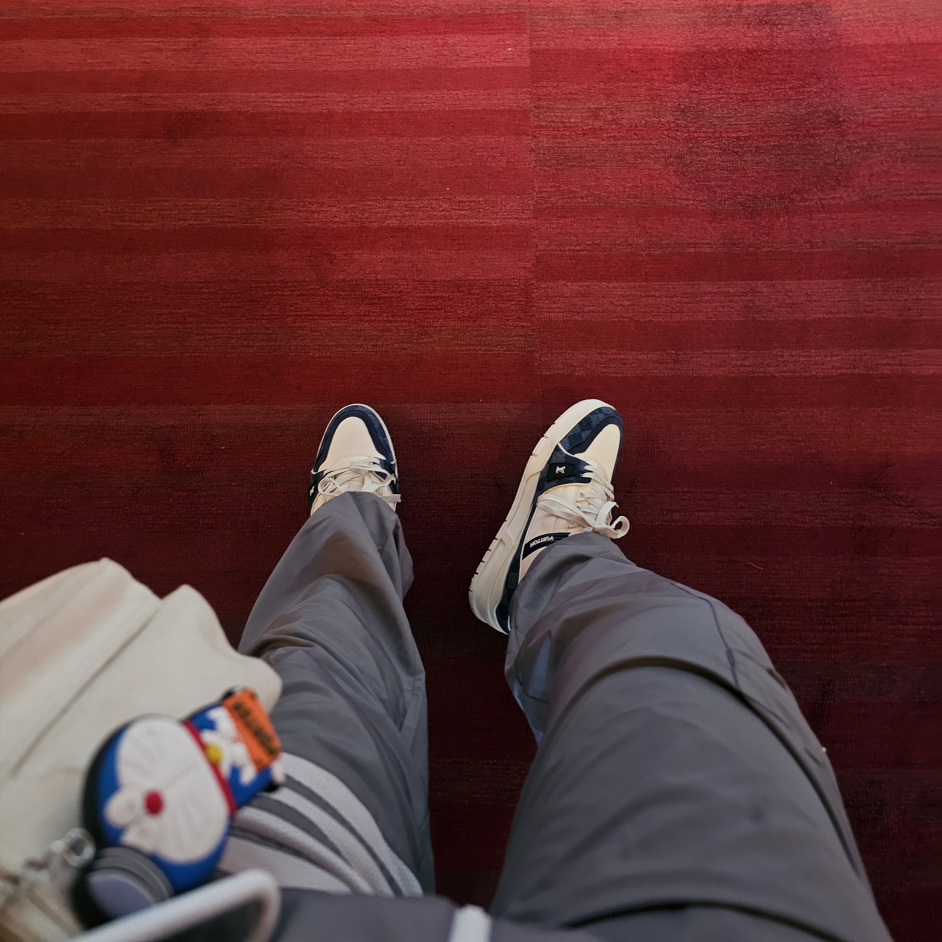 Louis Vuitton LV Trainer Sneaker Blue 착용 스타일