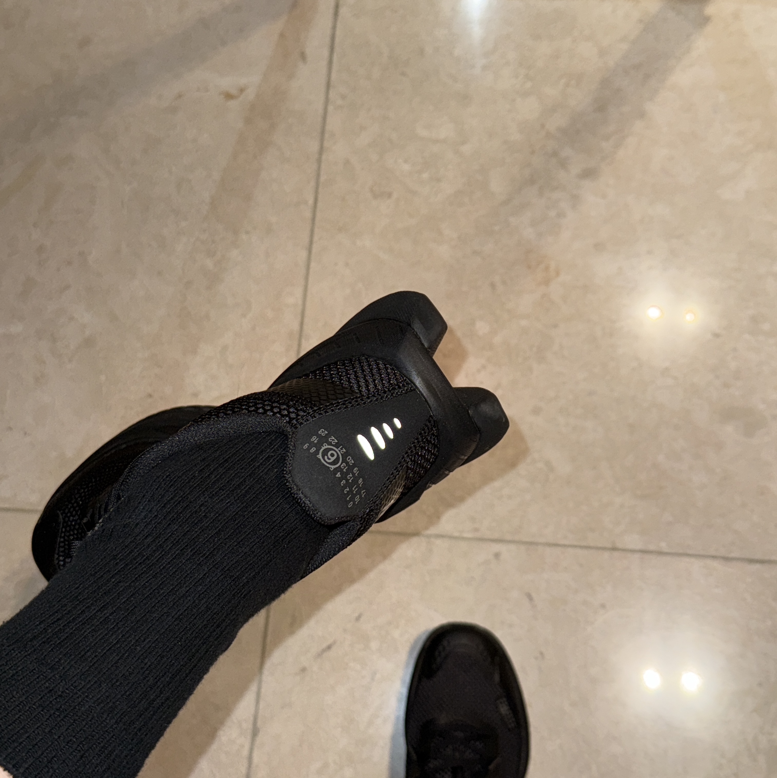Salomon x MM6 Maison Margiela Spectur 2 Black Pewter 착용 스타일 - 2
