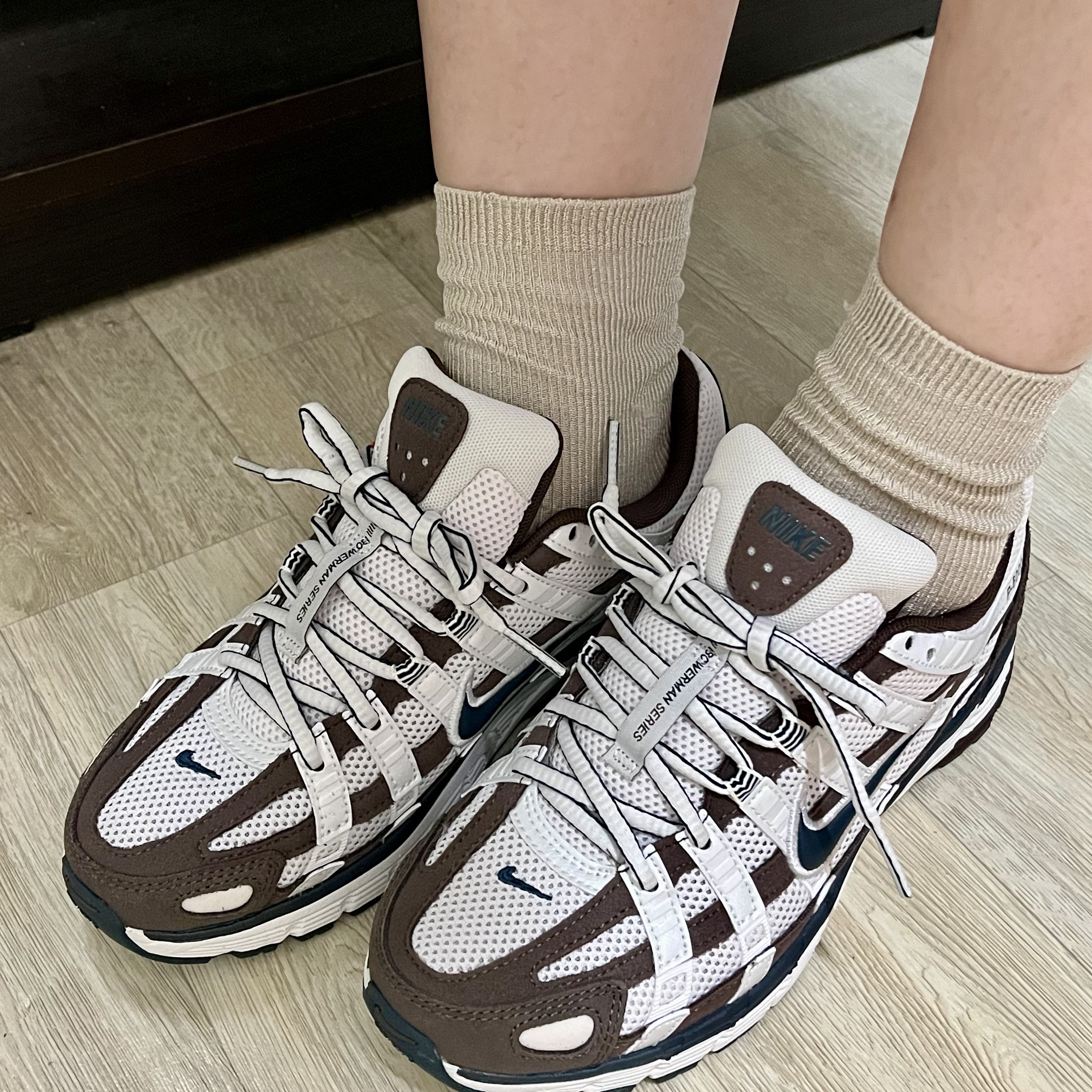 (W) Nike P-6000 Phantom Baroque Brown 착용 스타일