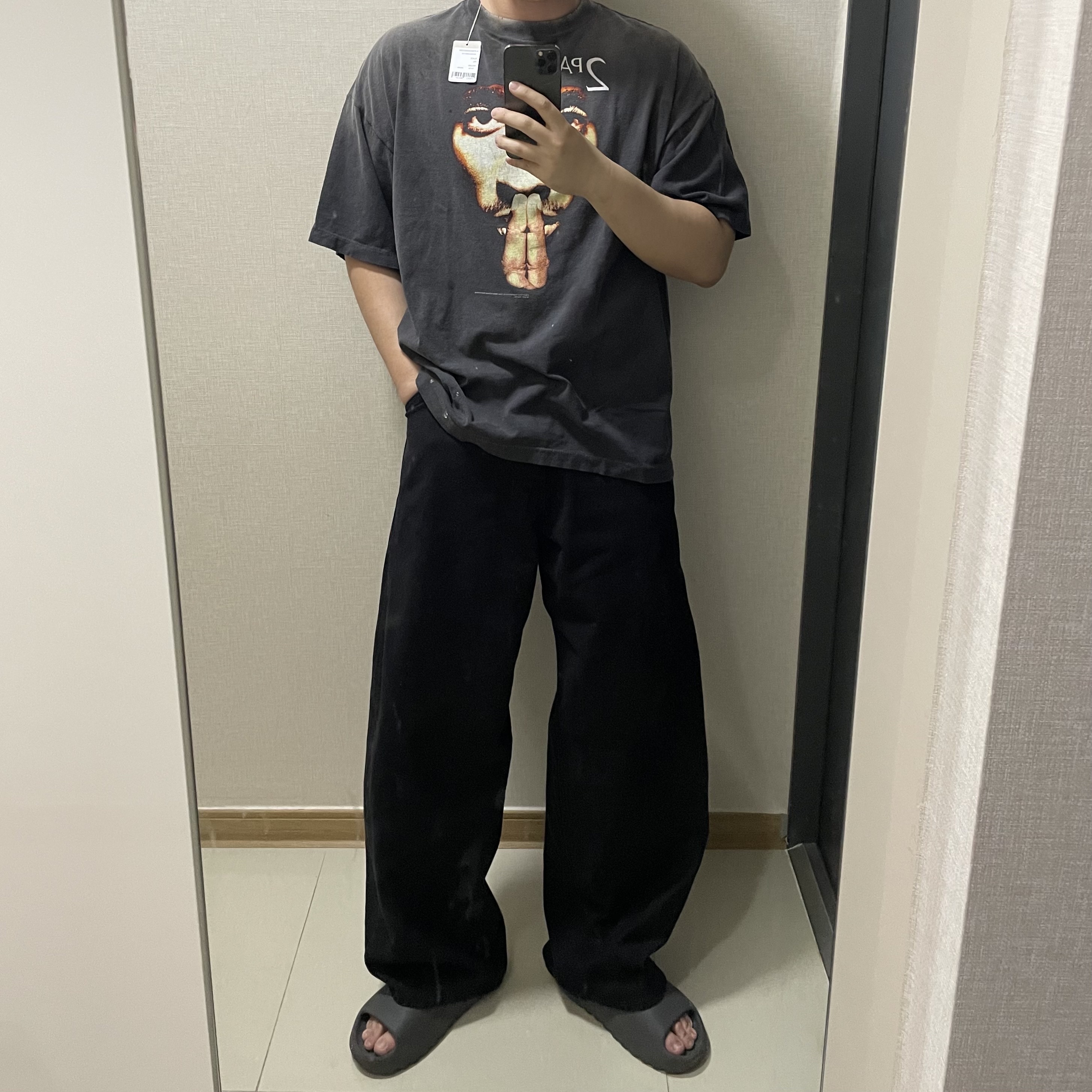 Saint Mxxxxxx x 2Pac S/S T-Shirt Black - 25SS 착용 스타일