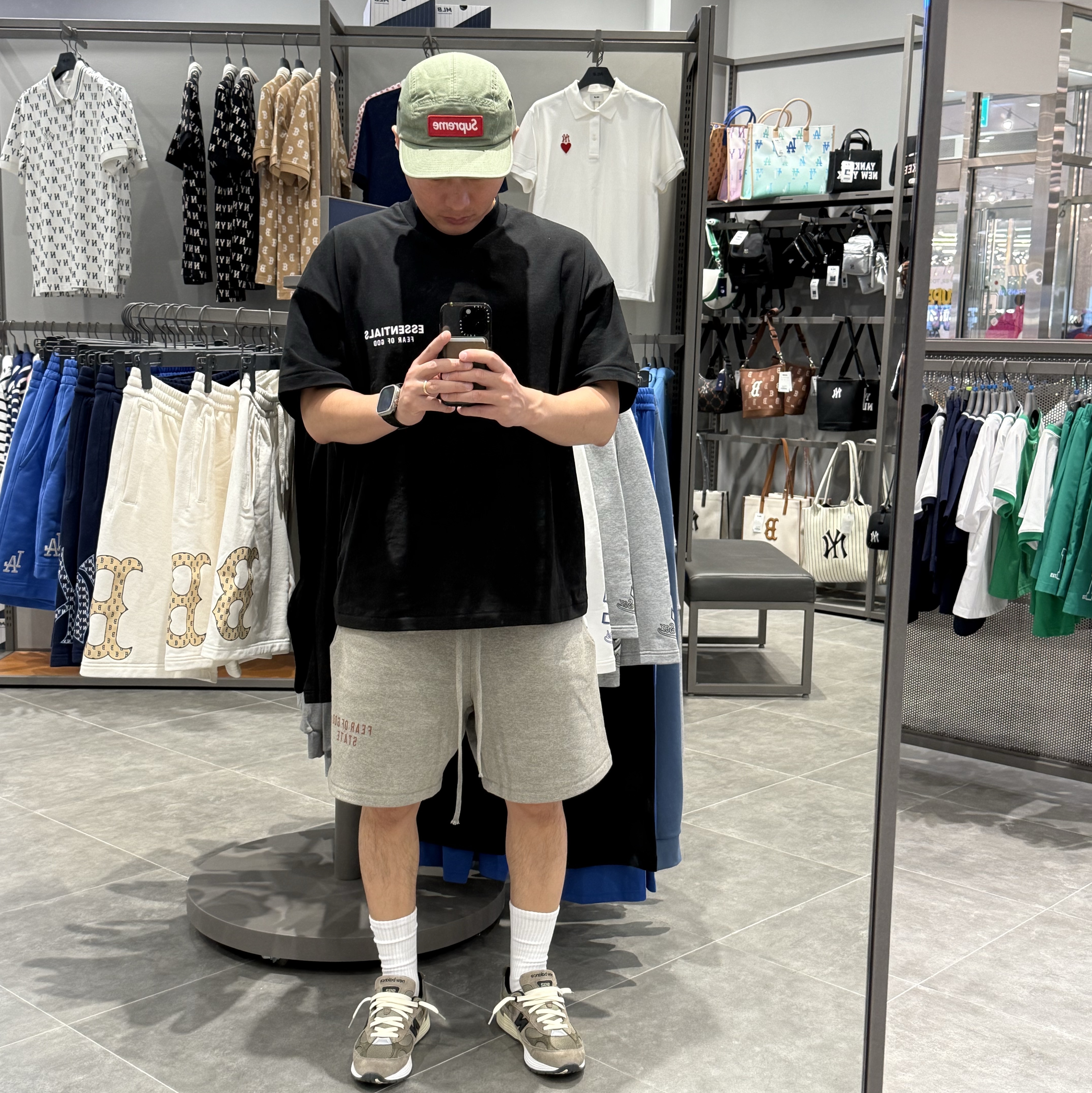 Supreme Military Camp Cap Olive - 24FW, Essentials Jersey Crewneck T-Shirt Black - 24FW 착용 스타일