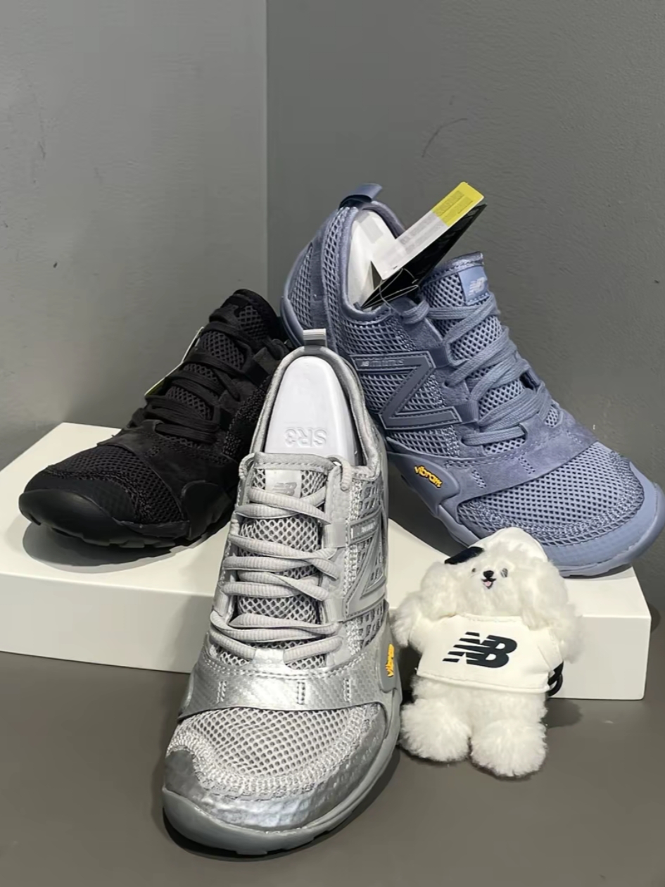 New Balance Minimus MT10O Slate Grey Silver Metallic 착용 스타일