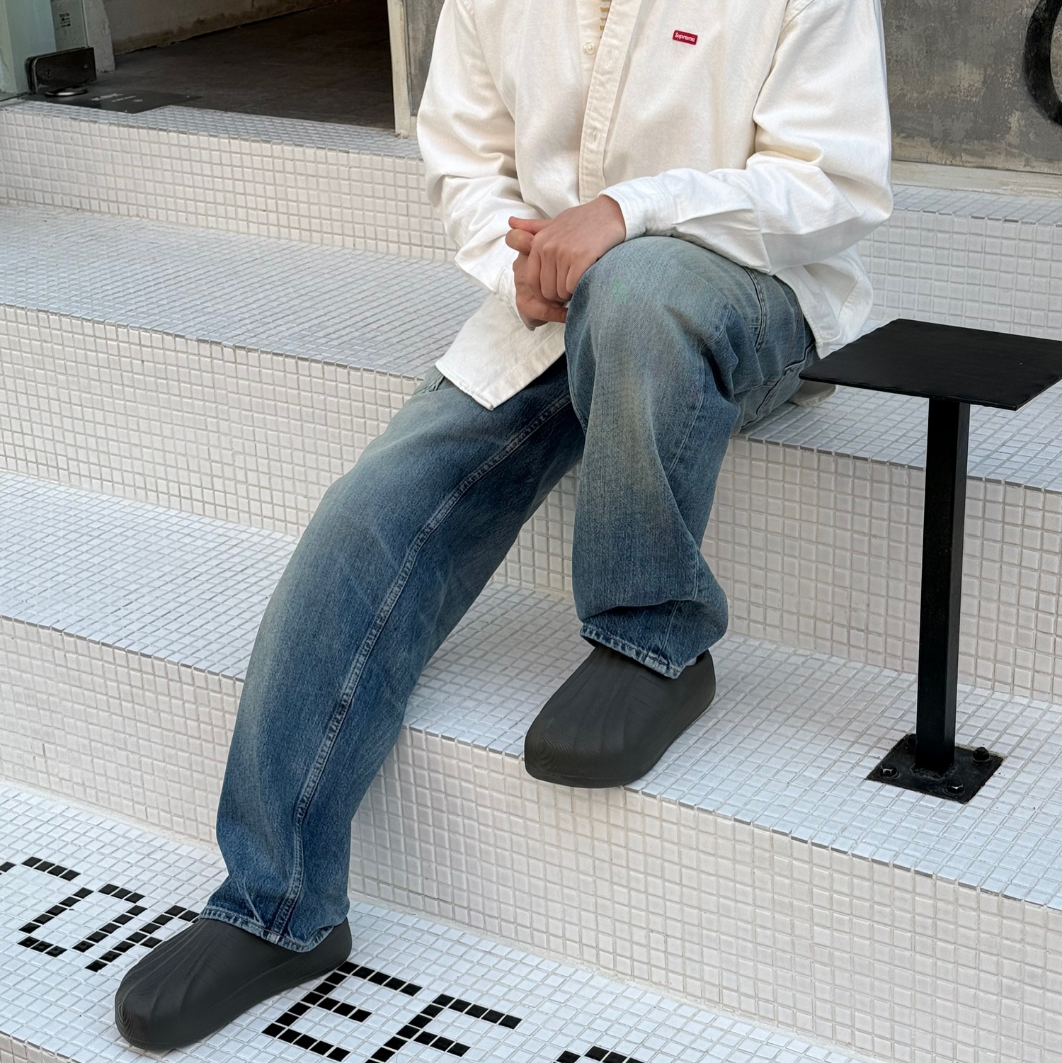 Supreme Small Box Shirt White Denim - 24FW 착용 스타일