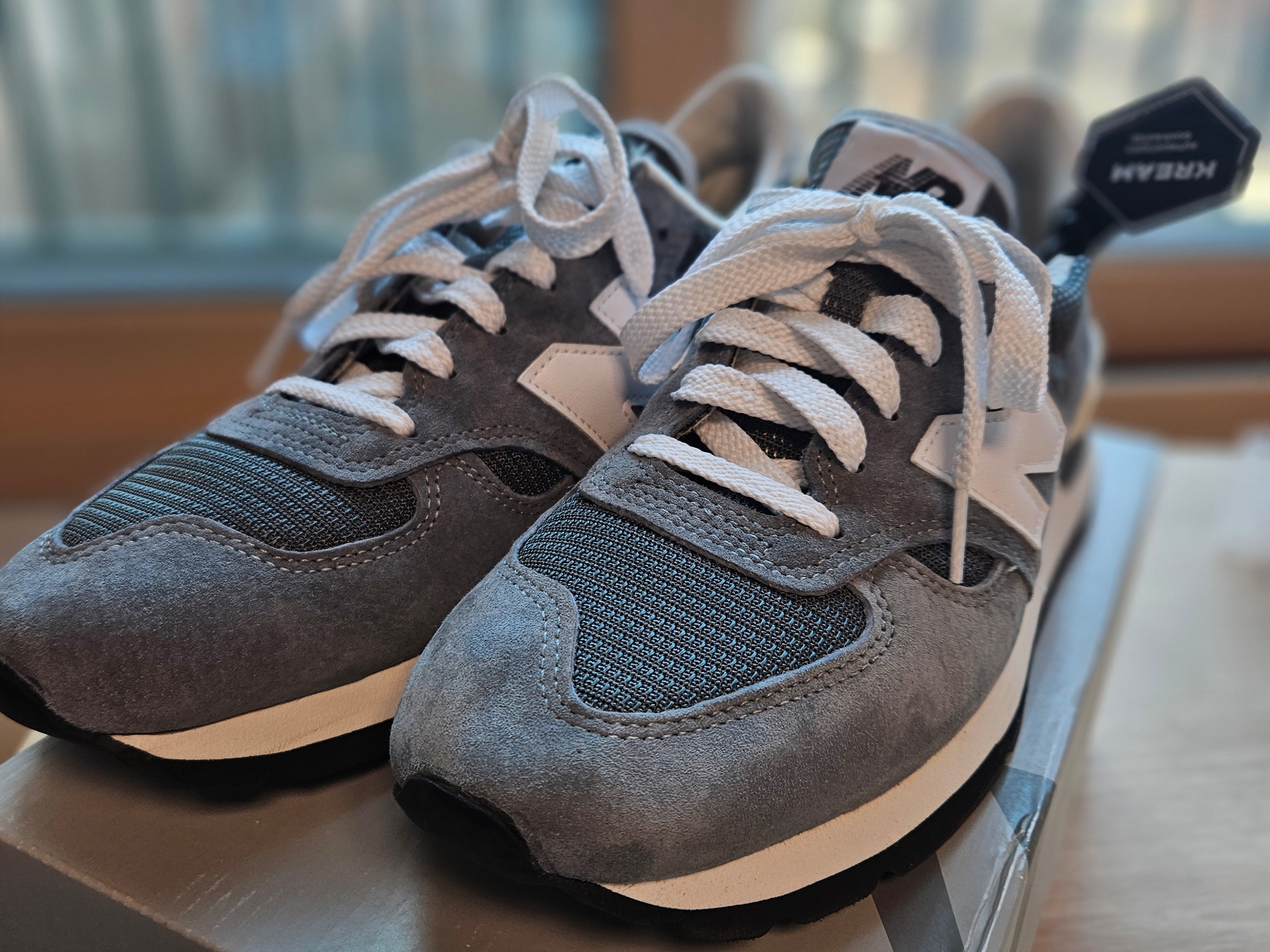New Balance 990v1 Made in USA Grey White 착용 스타일 - 2