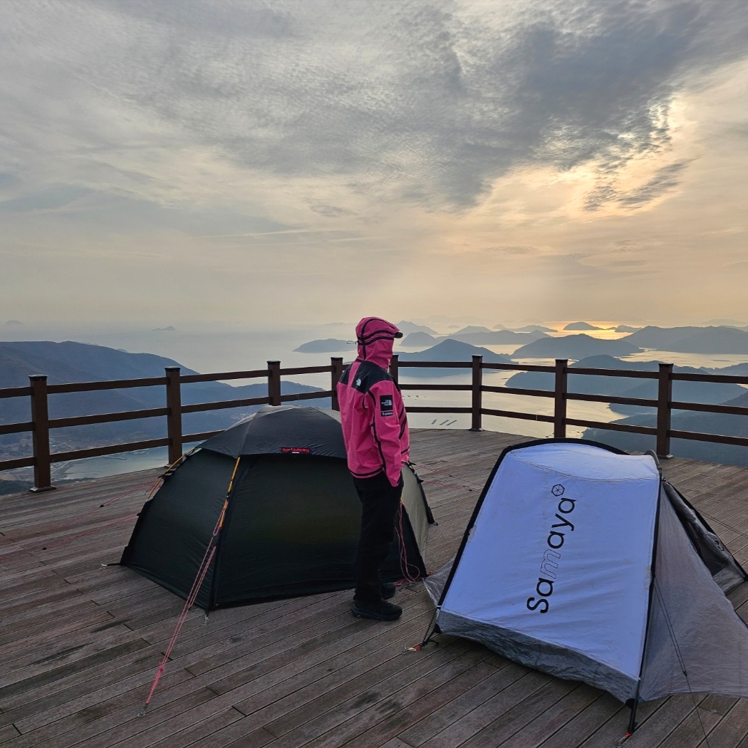 Hoka Kaha 2 Gore-Tex Black, Supreme x The North Face Summit Series Outer Tape Seam Jacket Pink - 21SS 착용 스타일 - 5