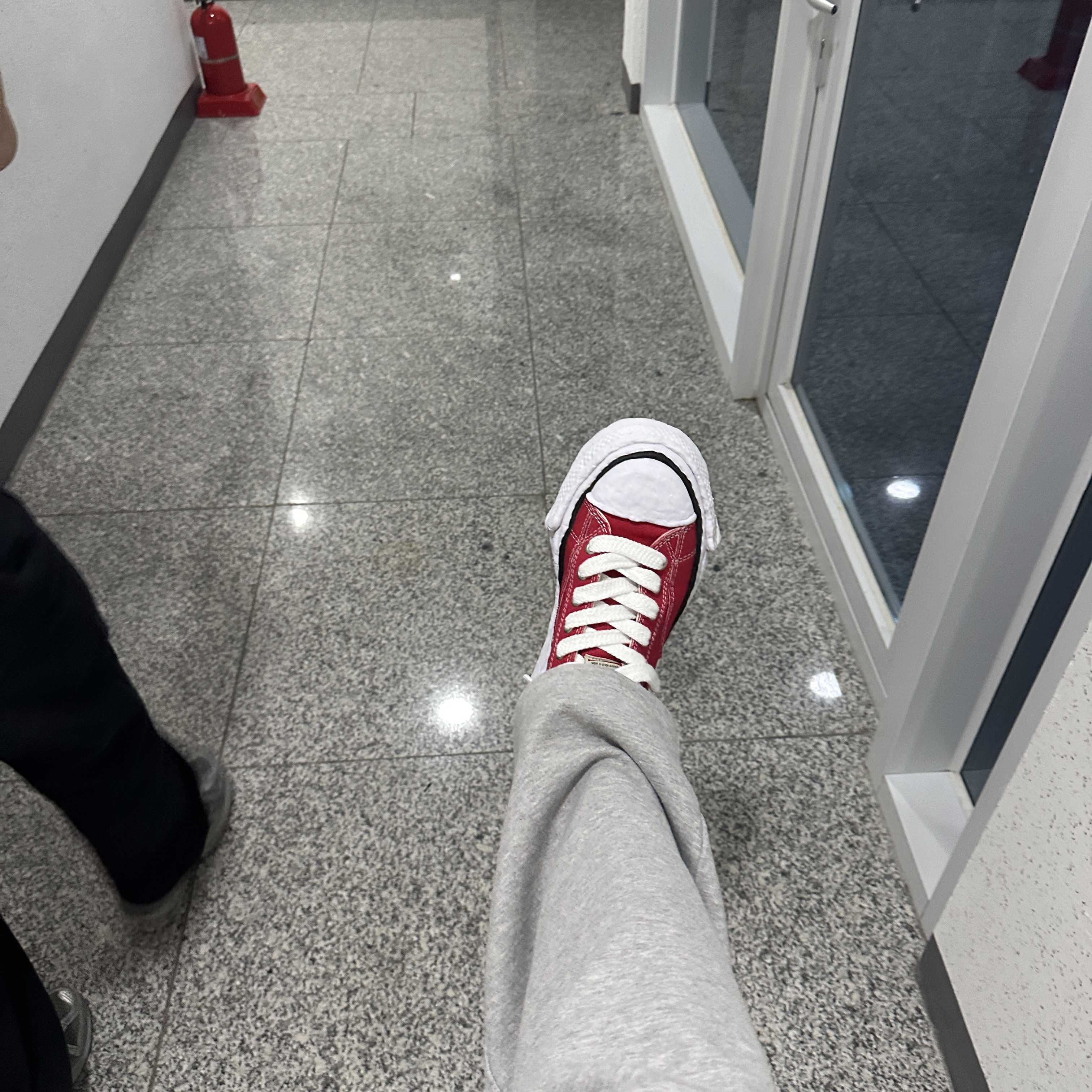 Maison Mihara Yasuhiro Peterson23 OG Sole Canvas Low-top Sneakers Red 착용 스타일 - 1