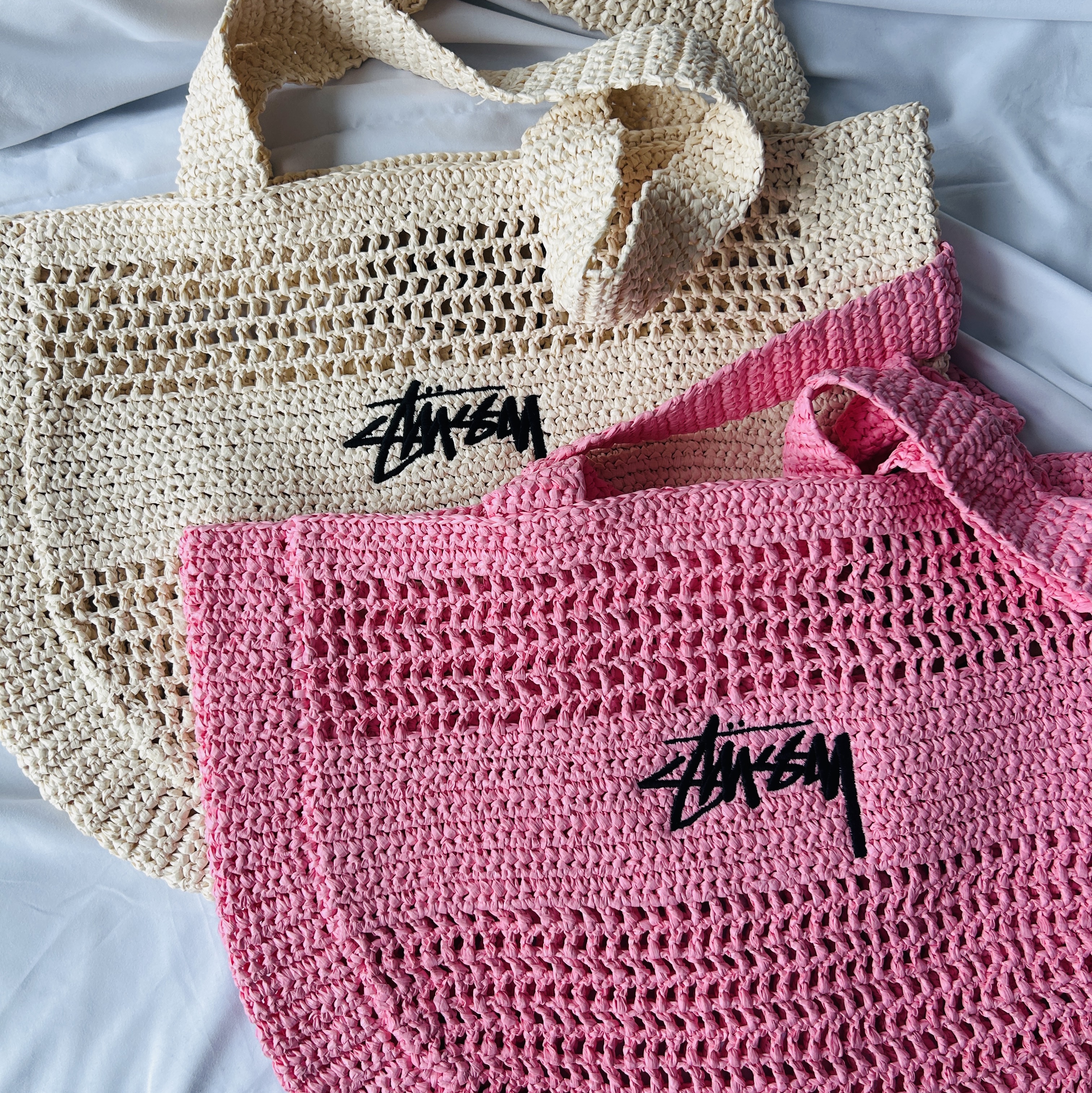 Stussy Woven Tote Bag Light Pink, Stussy Woven Tote Bag Ivory 착용 스타일