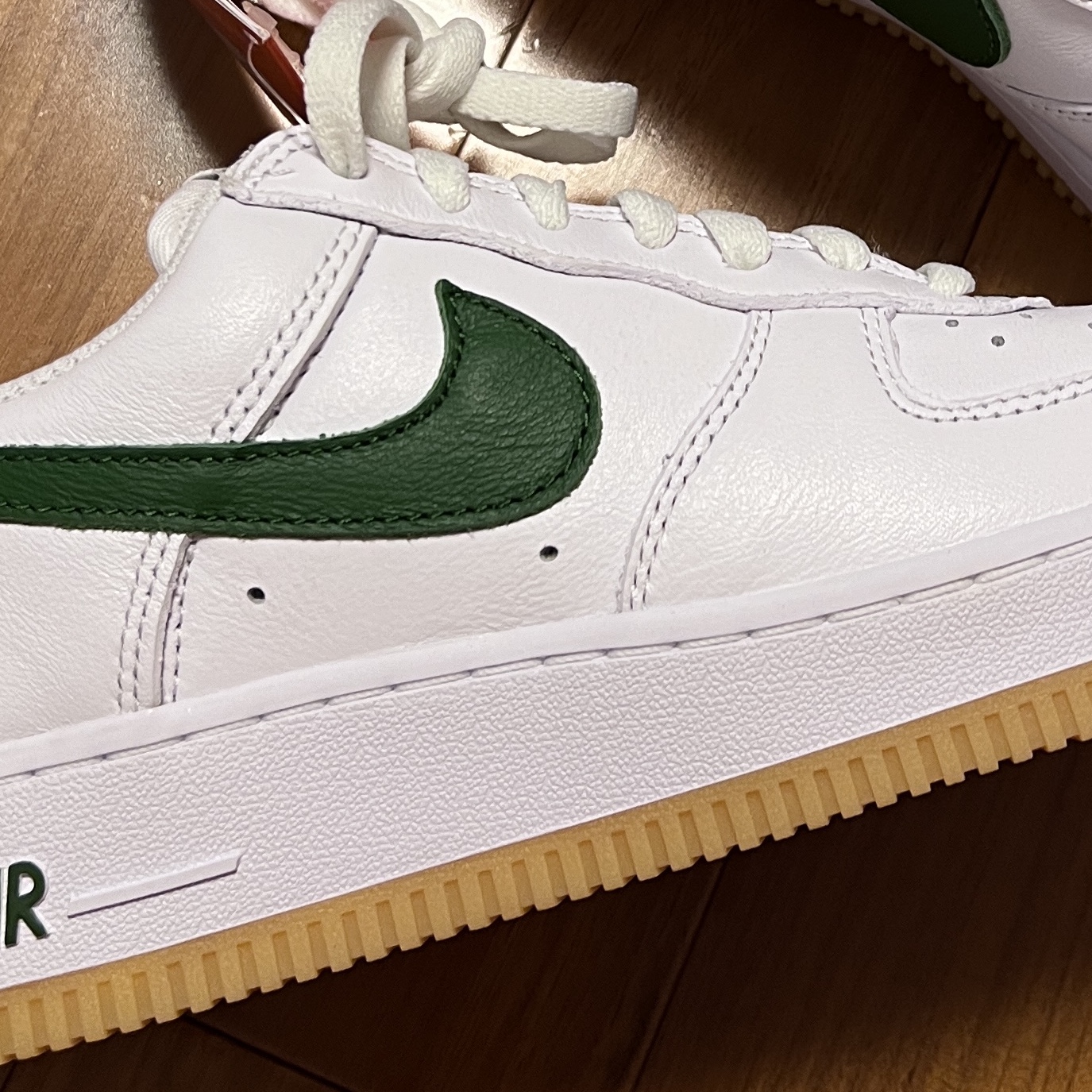 Nike Air Force 1 Low Retro Color of the Month White Forest Green 착용 스타일