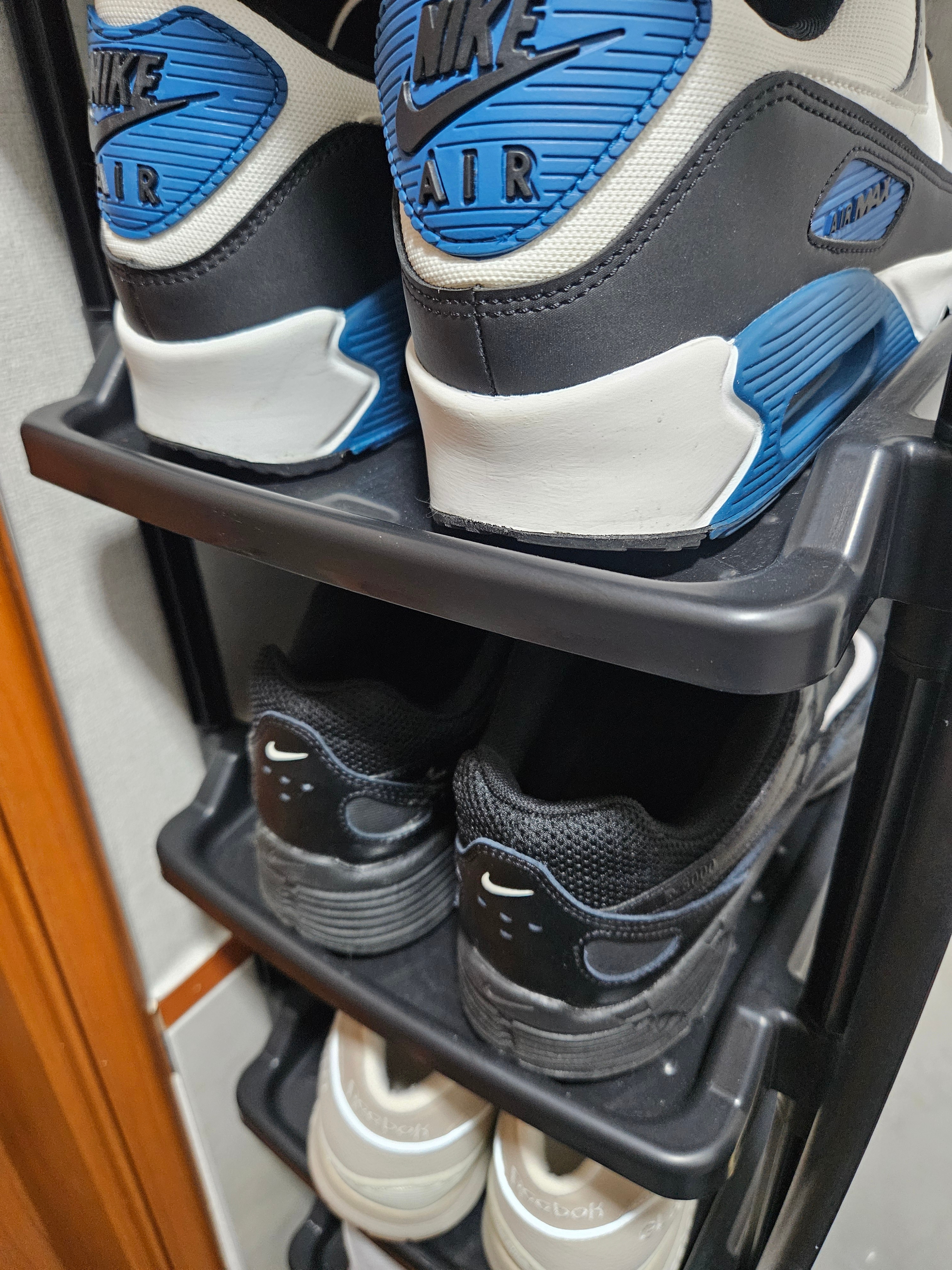 Nike Air Max 90 Light Smoke Grey Industrial Blue, Nike P-6000 TRK3 Black White 착용 스타일