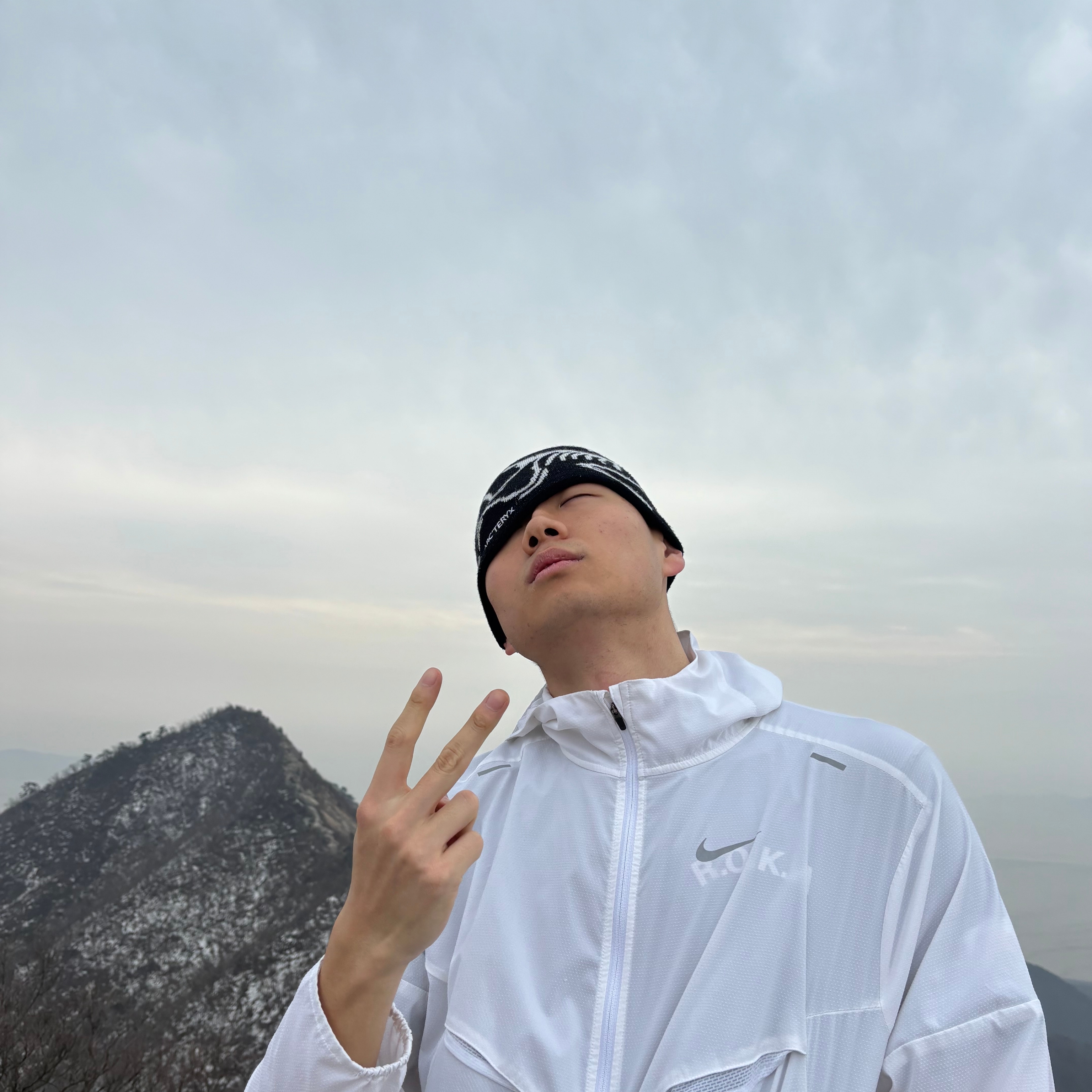 Arc'teryx Bird Head Toque Orca, Nike Windrunner Repel Running Jacket White - Asia 착용 스타일 - 1