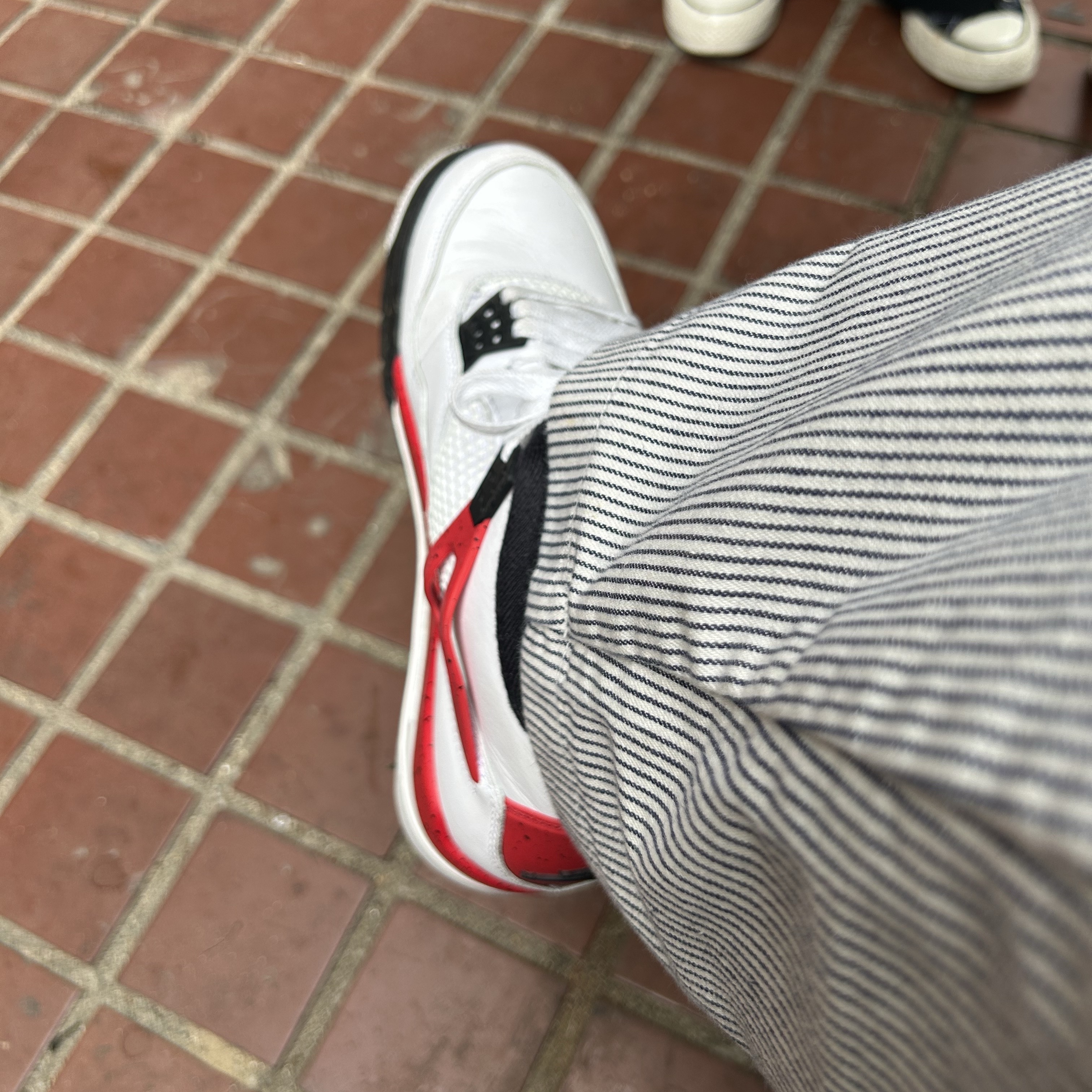 Jordan 4 Retro Red Cement 착용 스타일