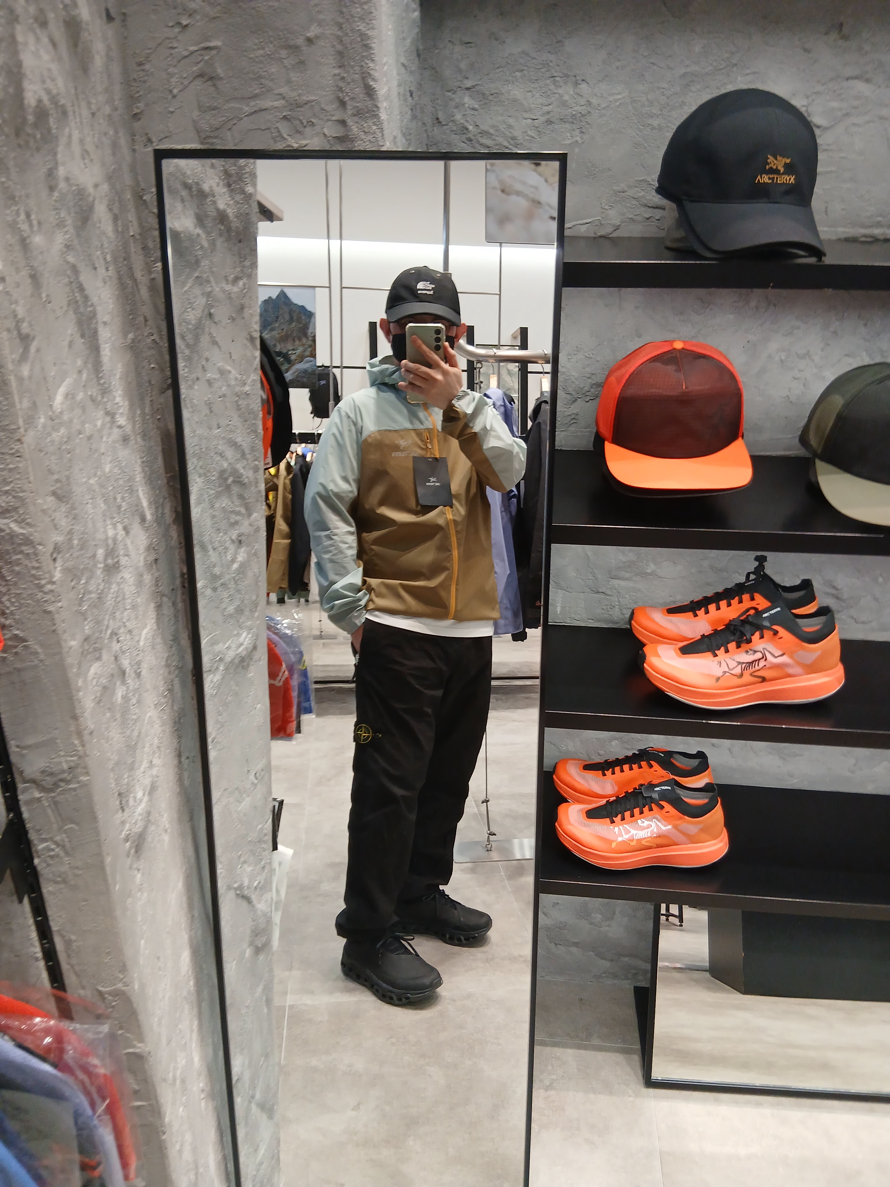 Supreme x The North Face Split 6-Panel Black - 24SS, Stone Island 3100005 Nylon Metal in Econyl Mesh Lining Regular Fit Pants Black - 25SS 착용 스타일 - 6