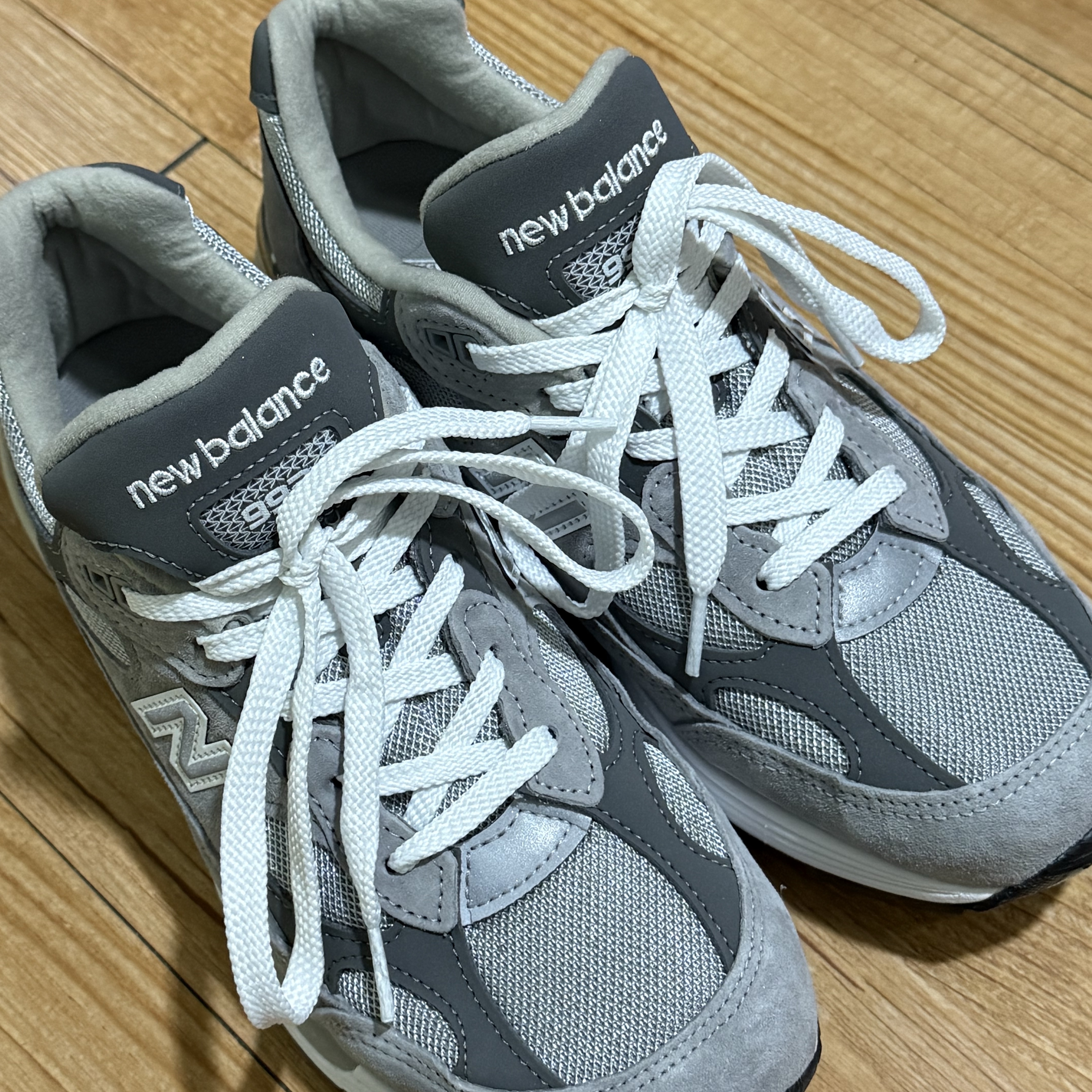 New Balance 992 Made in USA Core Grey Silver Metallic 착용 스타일