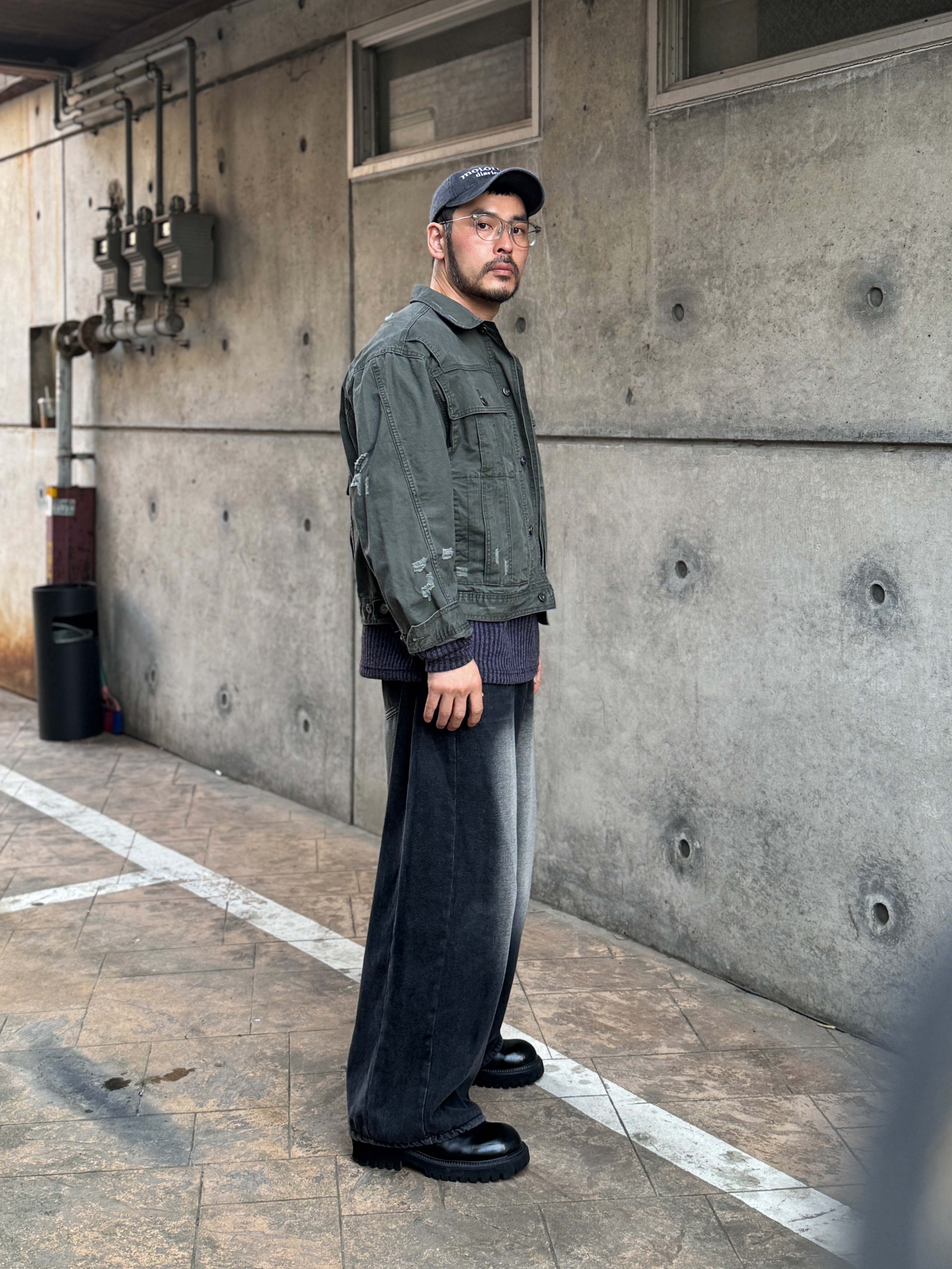 NOMANUAL I.P Damaged Jacket Khaki Gray 착용 스타일 - 1