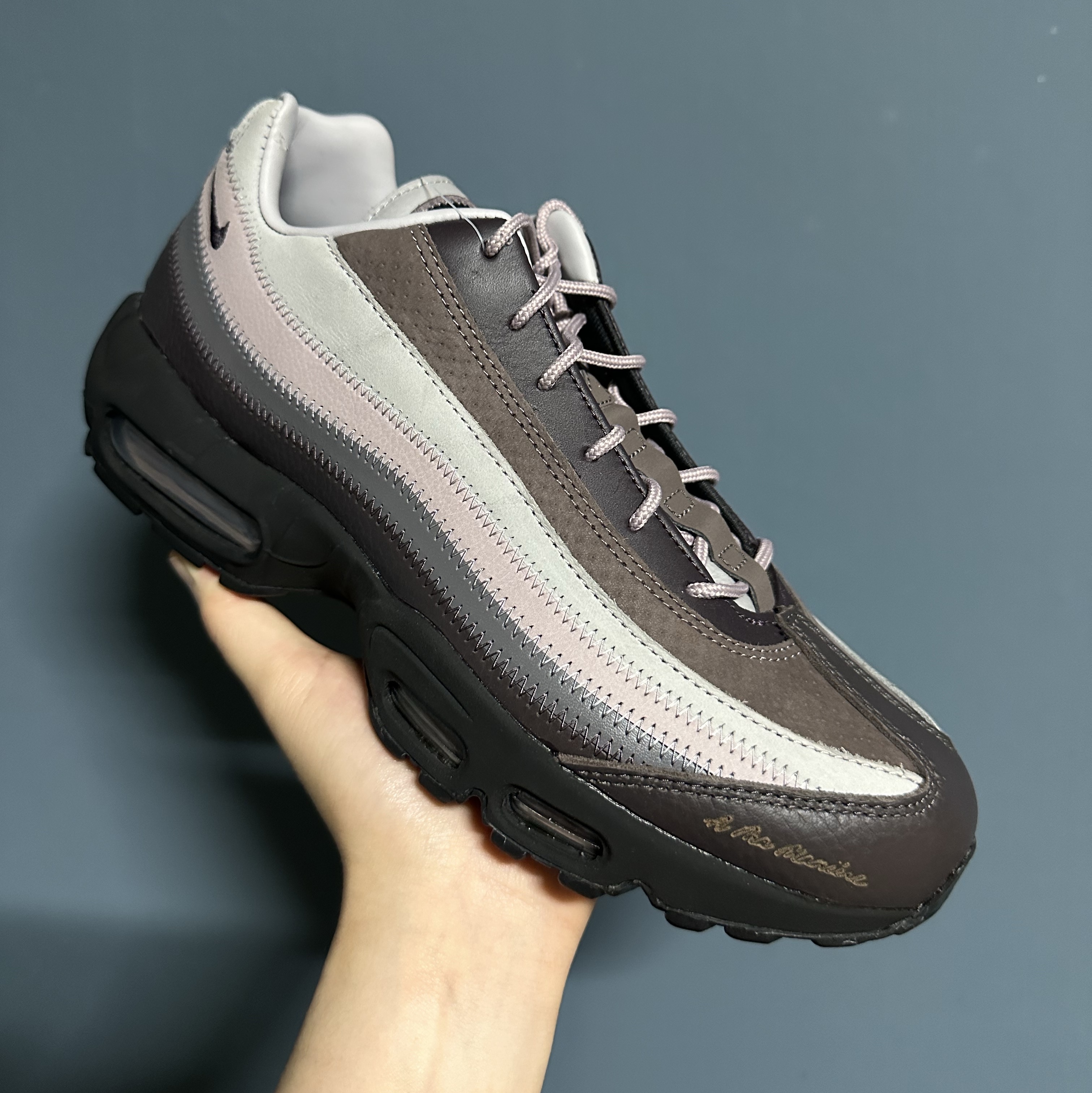 Nike x A Ma Maniere Air Max 95 W.Y.W.S. 착용 스타일