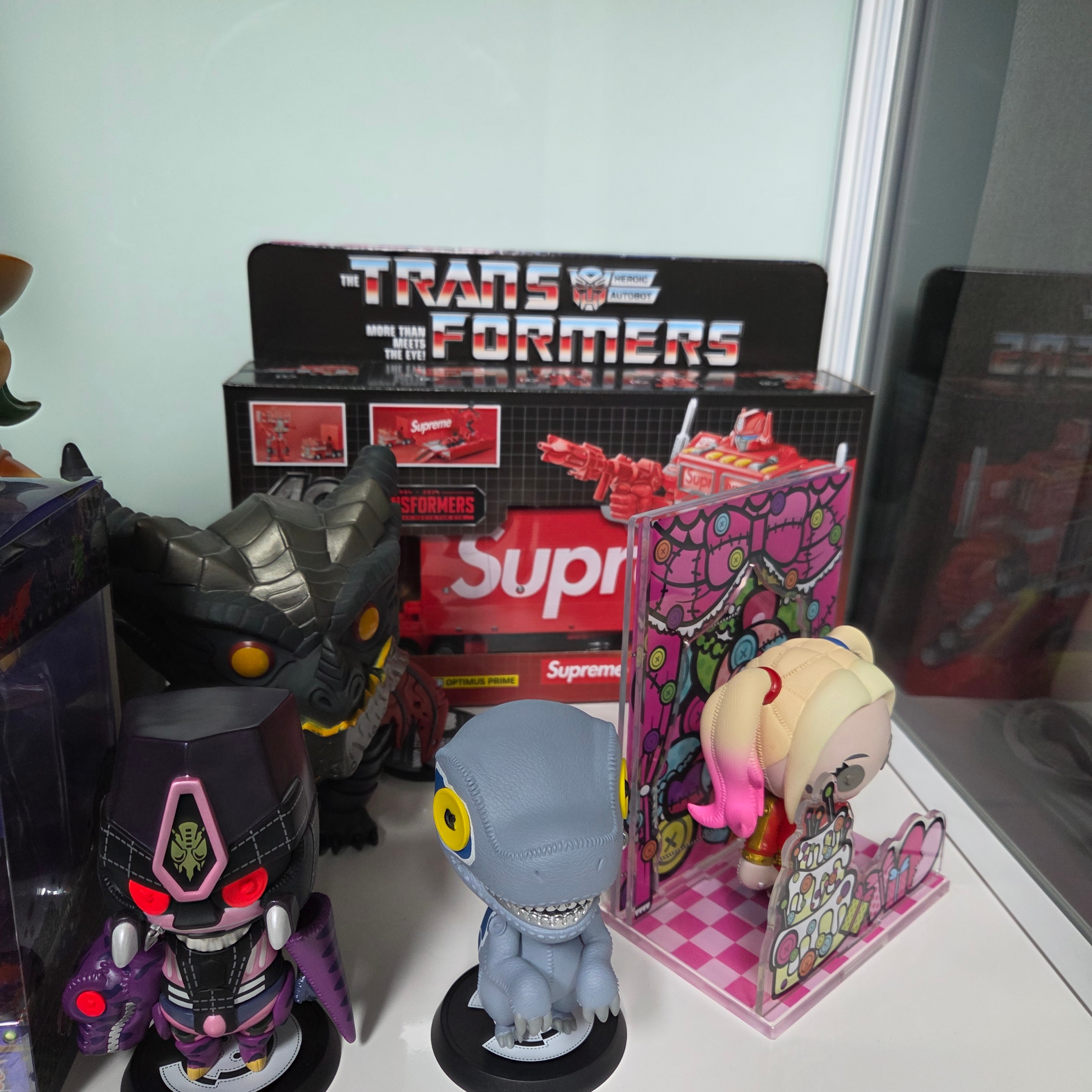 Supreme x Transformers G1 Optimus Prime Figure Red - 25SS 착용 스타일