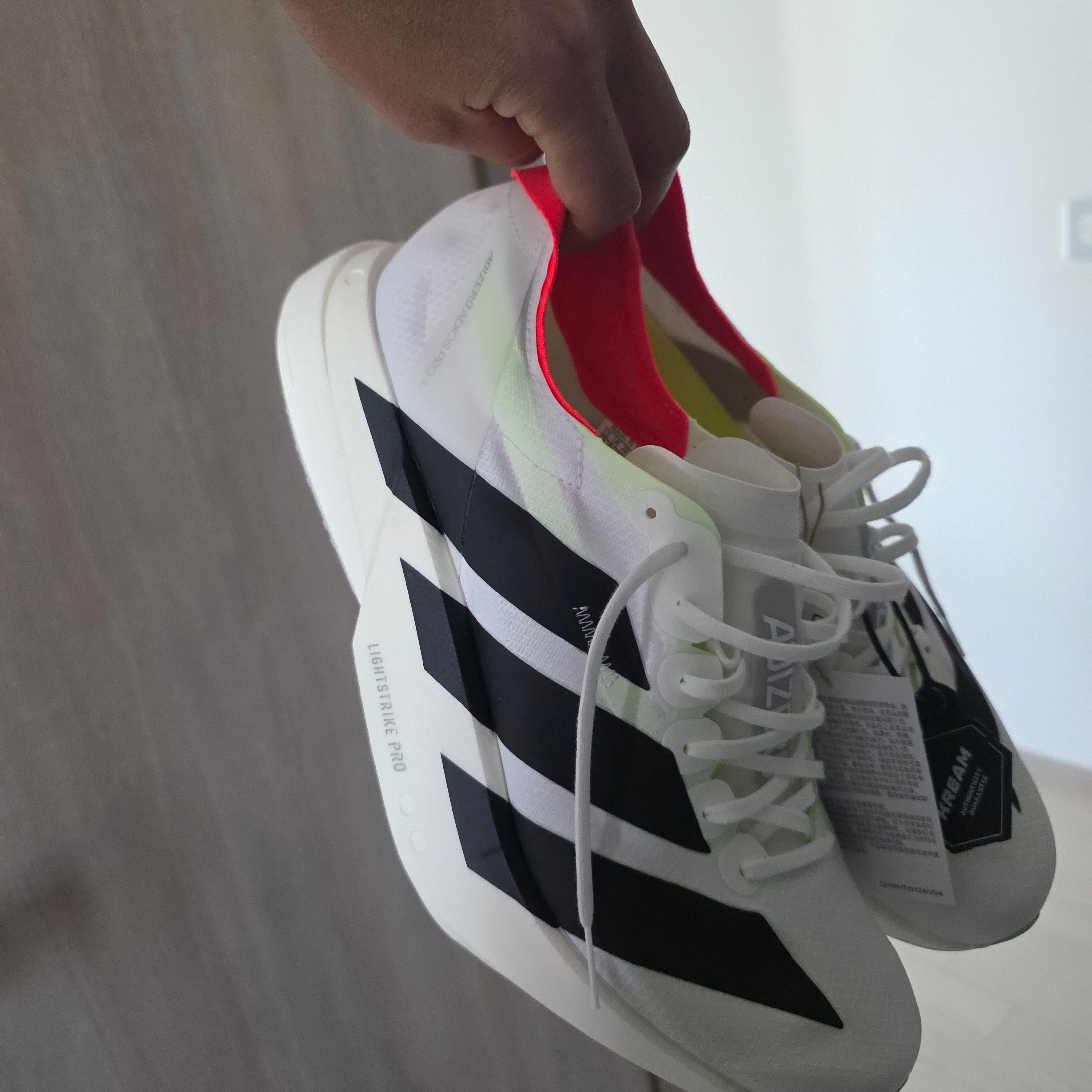 Adidas Adizero Adios Pro 4 Cloud White Core Black 착용 스타일