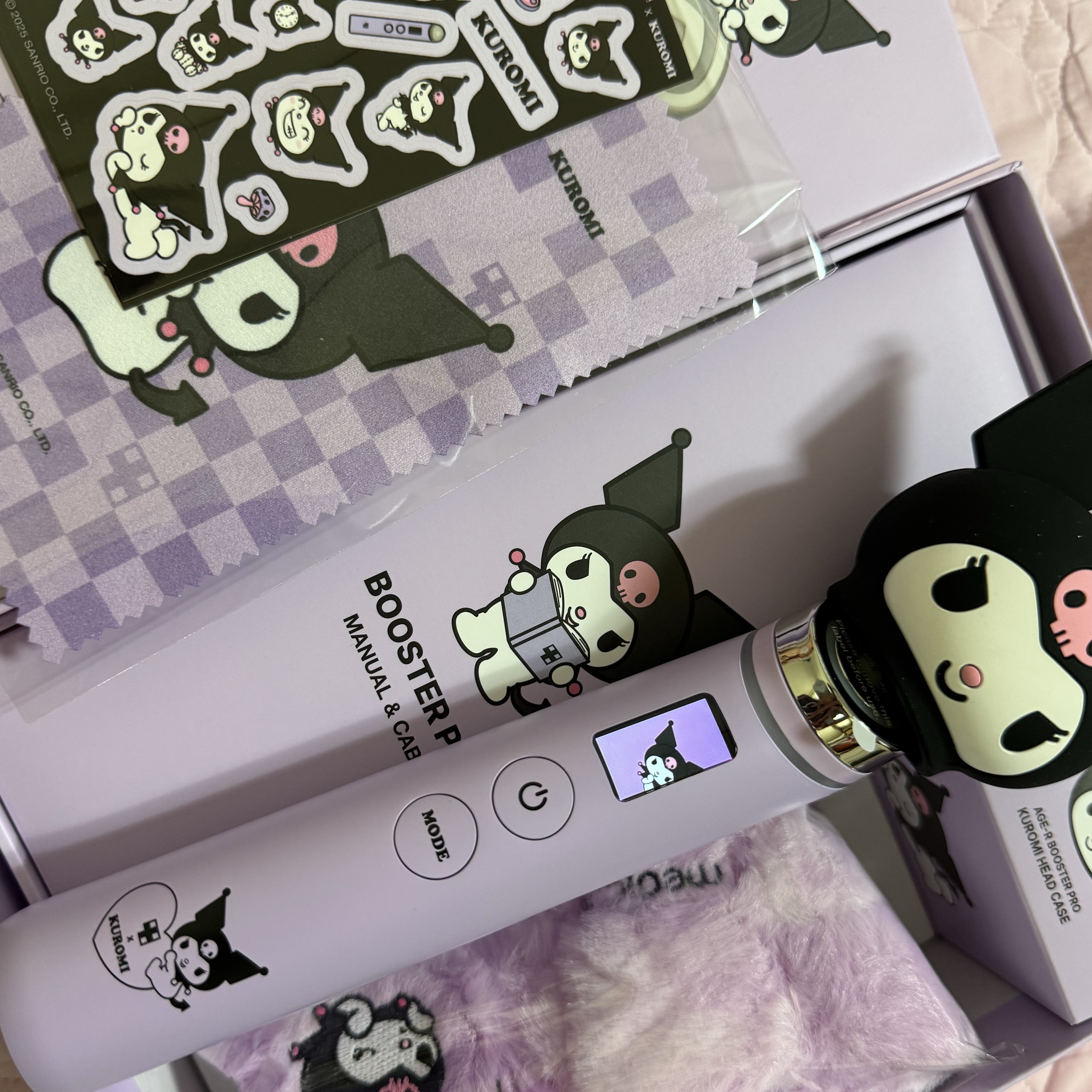 Medicube Age-R Booster Pro Kuromi Edition (Korean Ver.) 착용 스타일