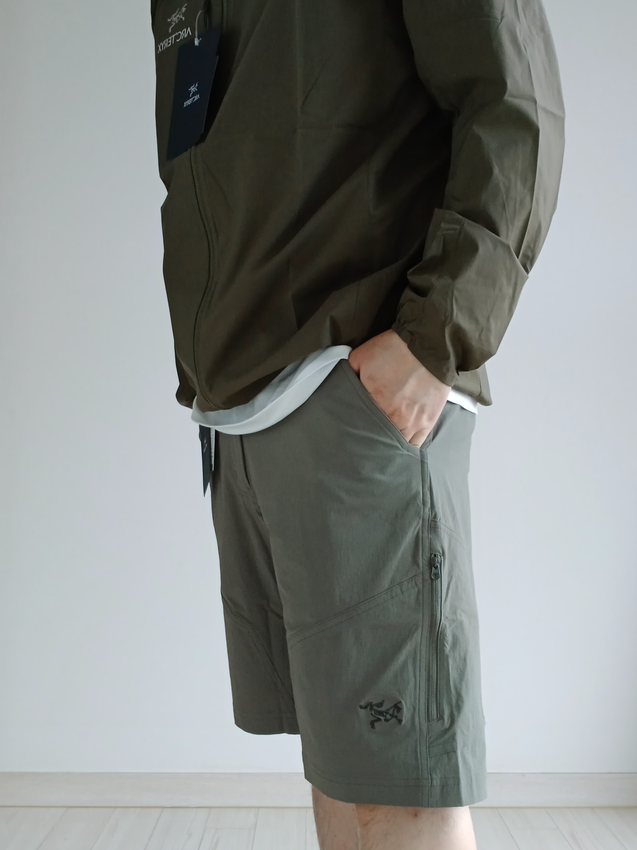 Arc'teryx Cronin Shorts 11 Inch Black 착용 스타일 - 7