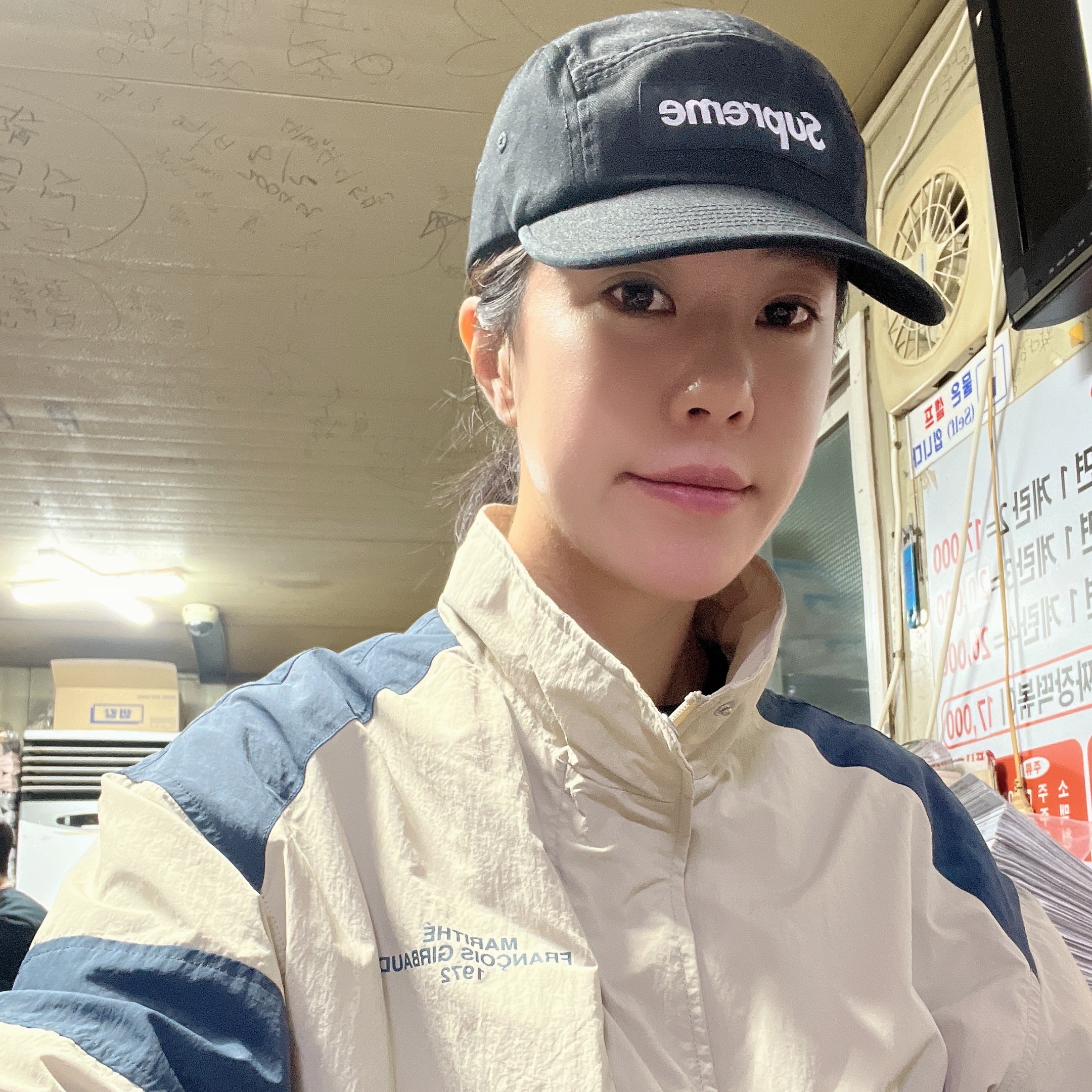 Supreme Washed Chino Twill Camp Cap Black 착용 스타일 - 3