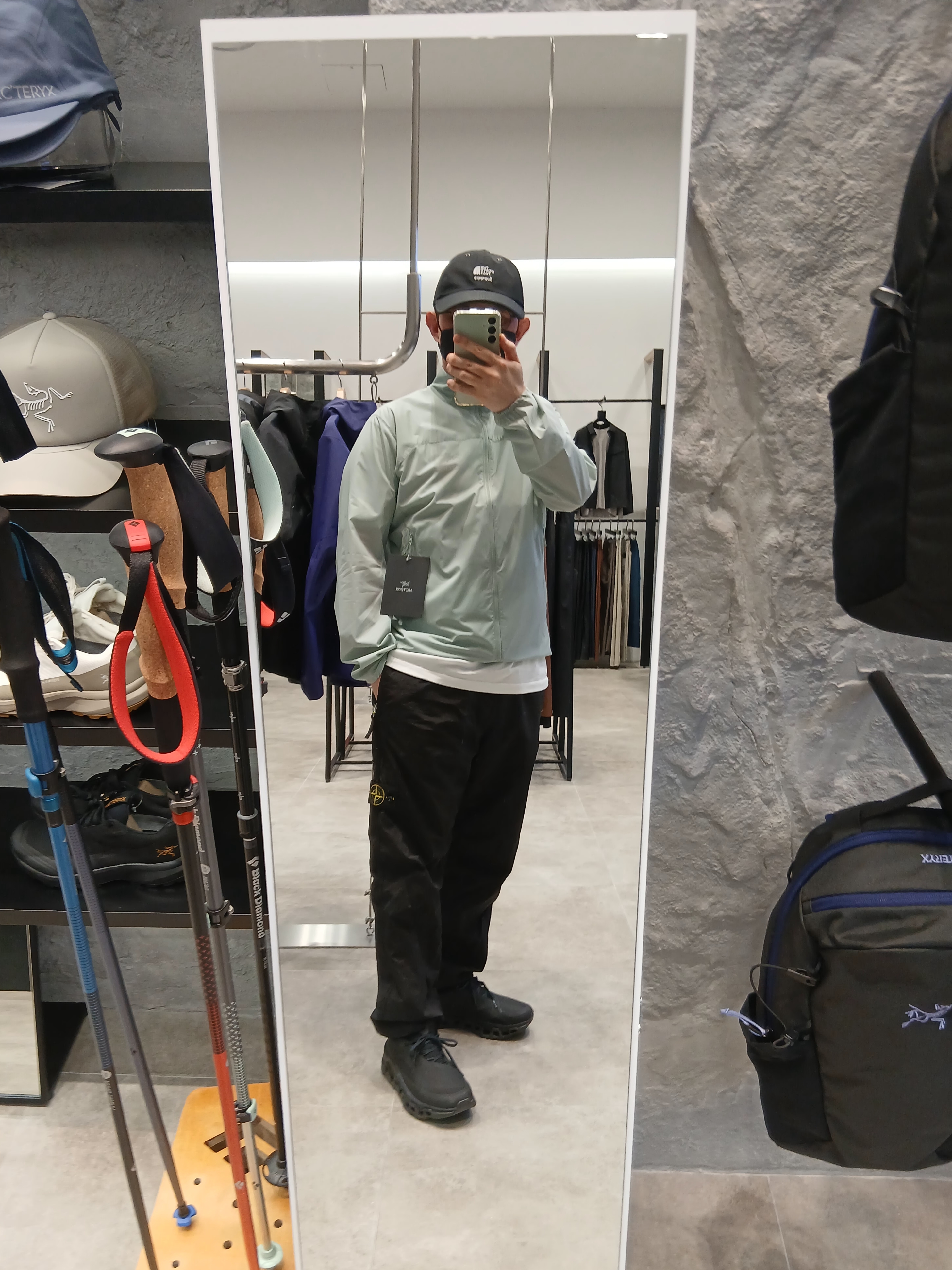 Supreme x The North Face Split 6-Panel Black - 24SS, Stone Island 3100005 Nylon Metal in Econyl Mesh Lining Regular Fit Pants Black - 25SS 착용 스타일 - 3