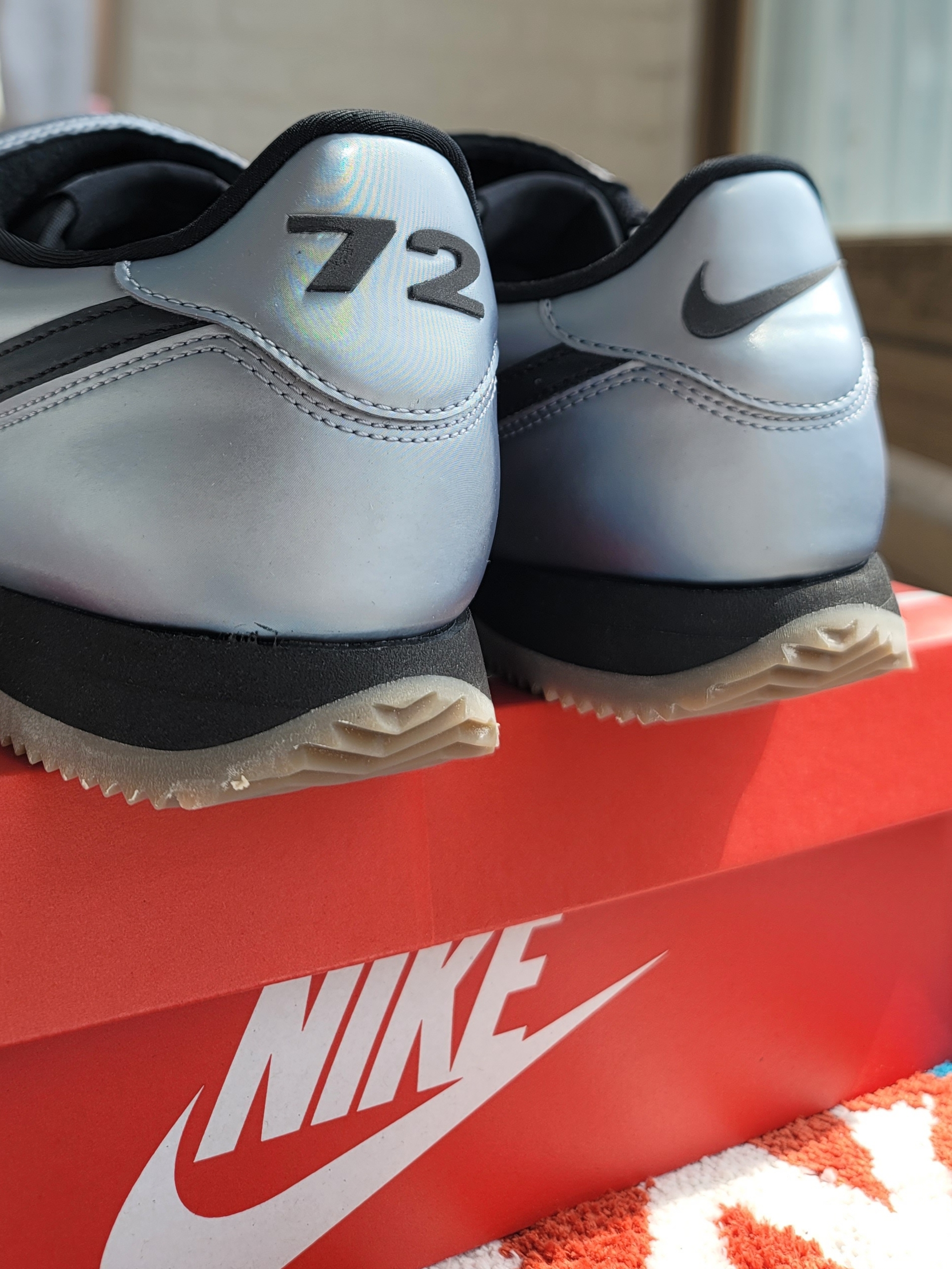 Nike Cortez Leather SE Metallic Cool Grey Black 착용 스타일 - 2