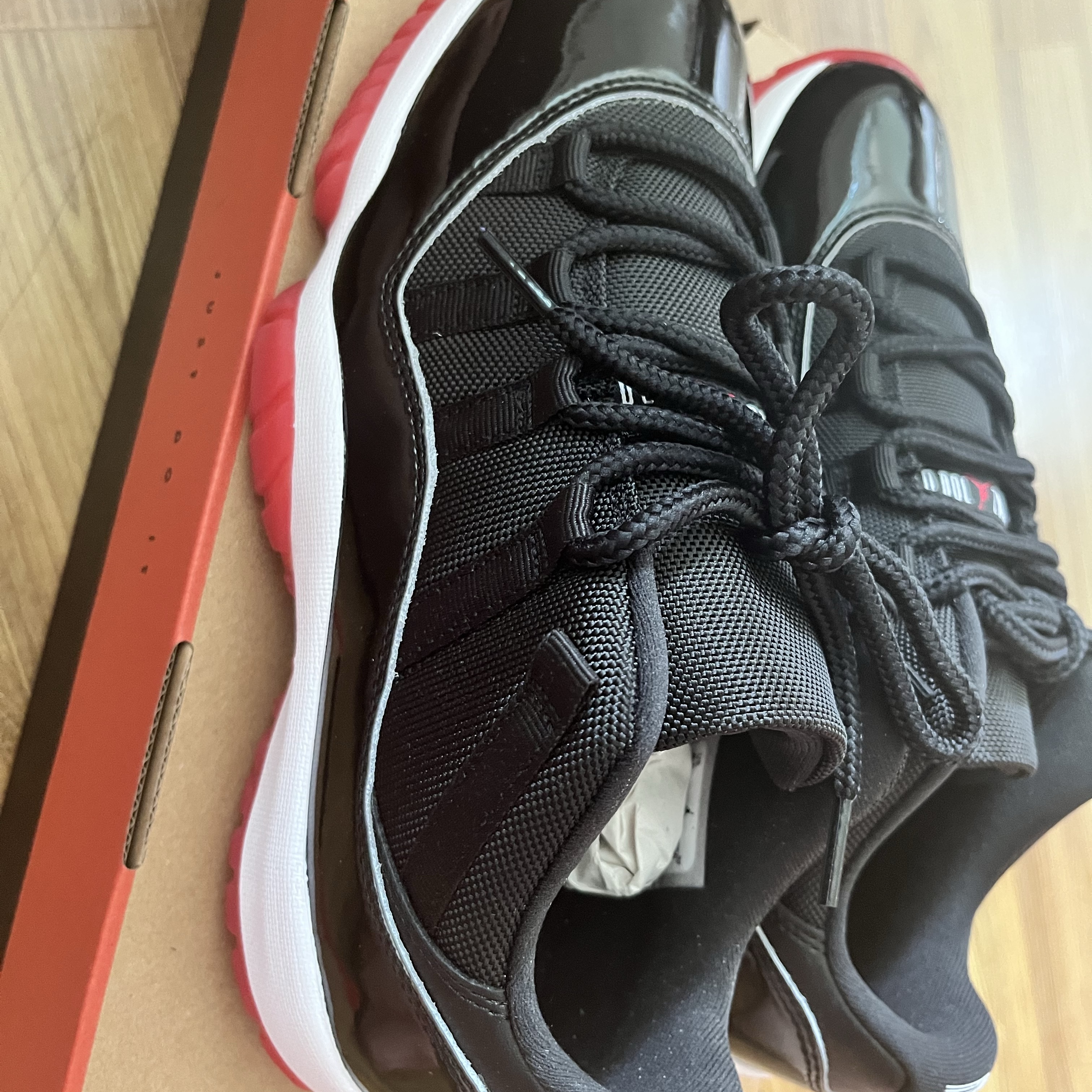Jordan 11 Retro Low Bred 2025 착용 스타일 - 4